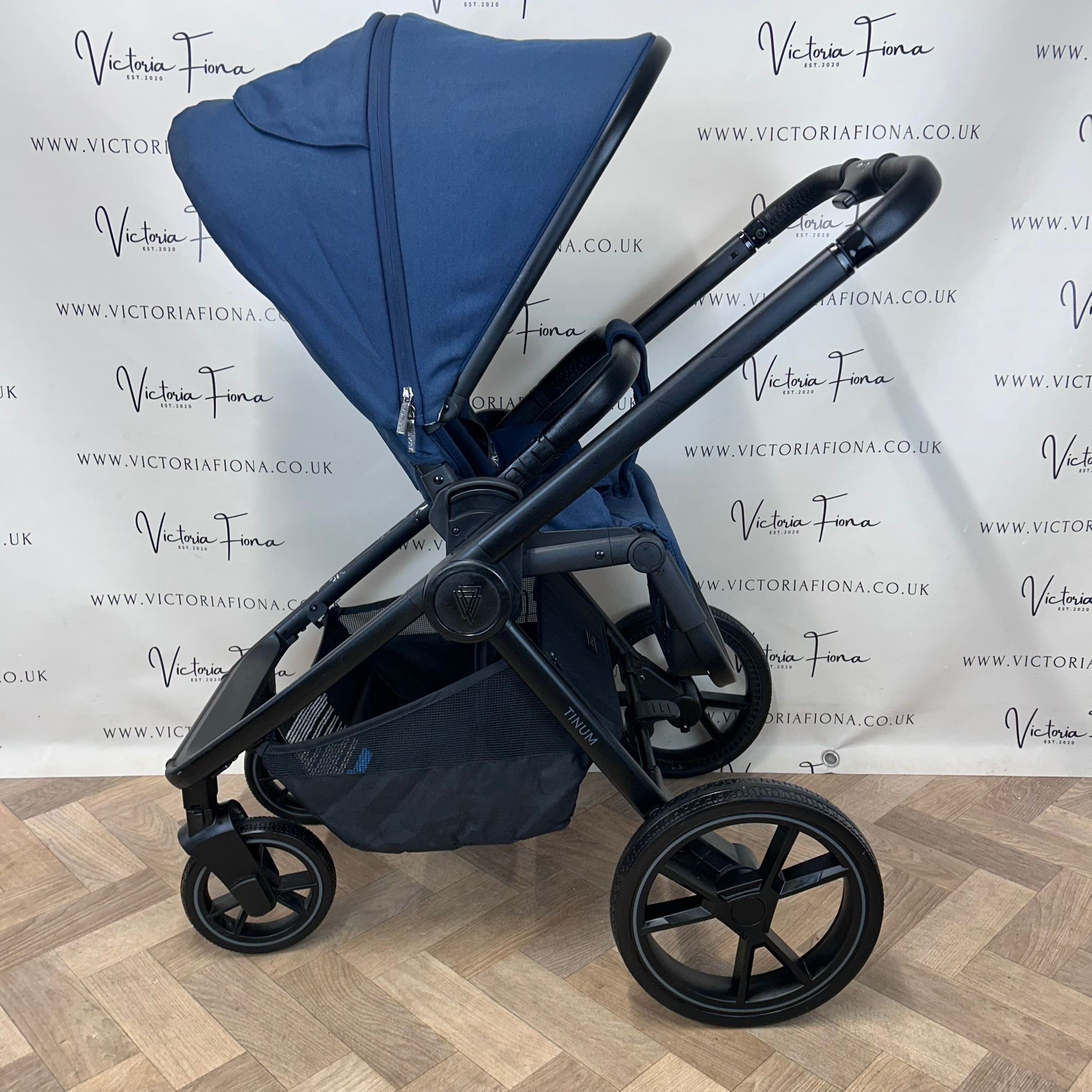 PRELOVED Venicci Tinum Edge 3 in 1 Carrycot & Pushchair & Car Seat - Ocean Blue - Image 6