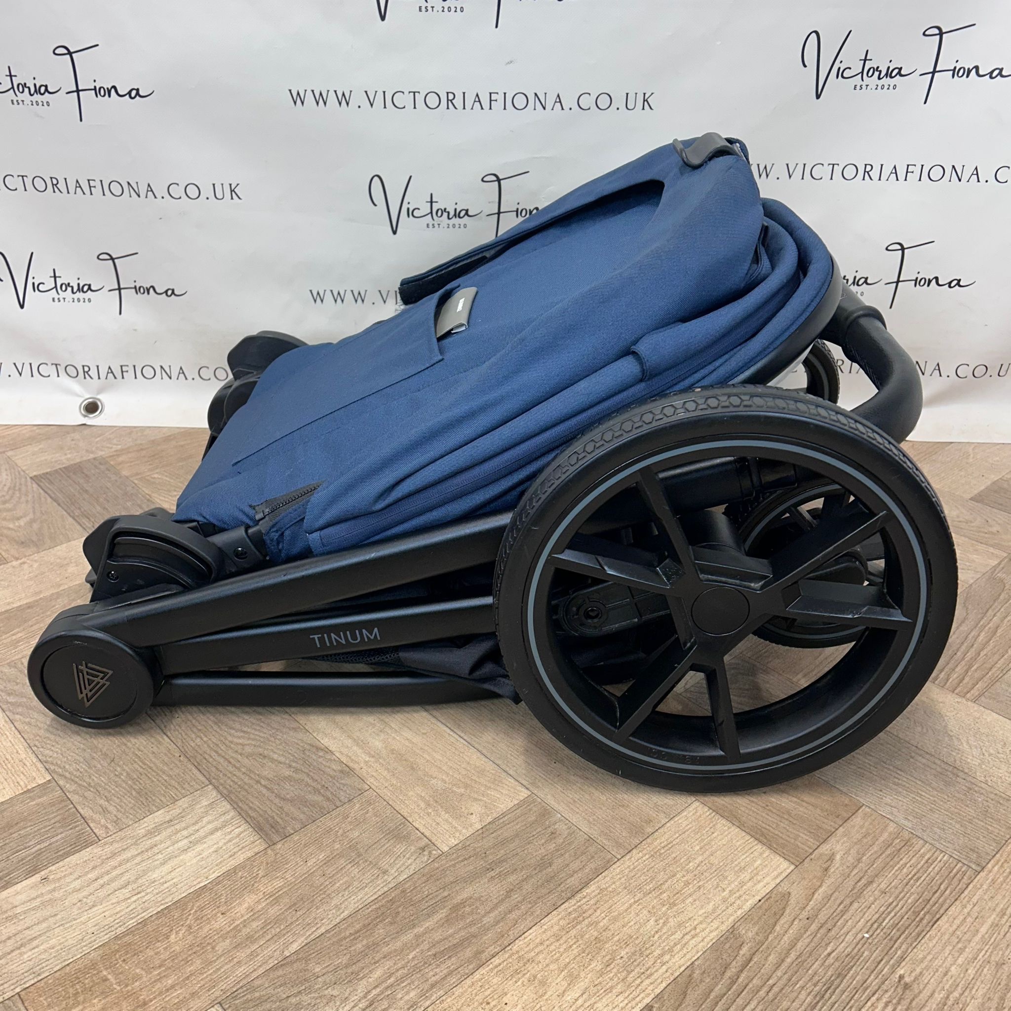 PRELOVED Venicci Tinum Edge 3 in 1 Carrycot & Pushchair & Car Seat - Ocean Blue - Image 10