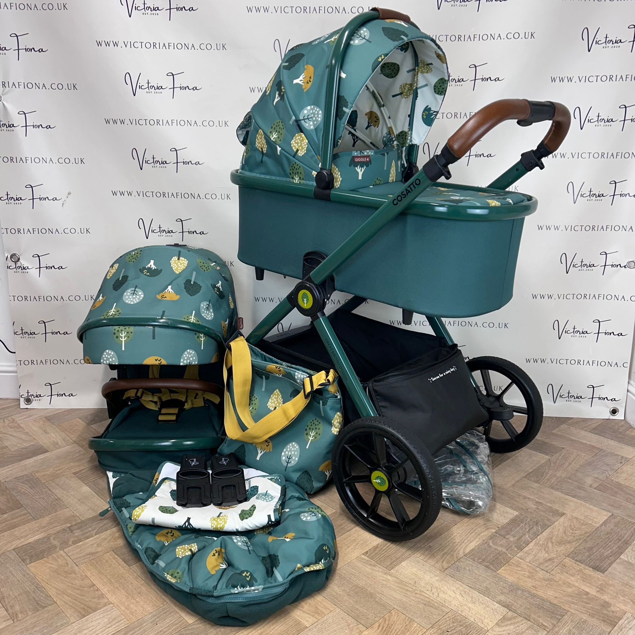 PRELOVED Cosatto Giggle 4 Carrycot & Pushchair - Faraway Green