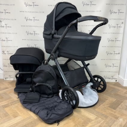 PRELOVED Silver Cross Reef 2 Carrycot & Pushchair - Space Black