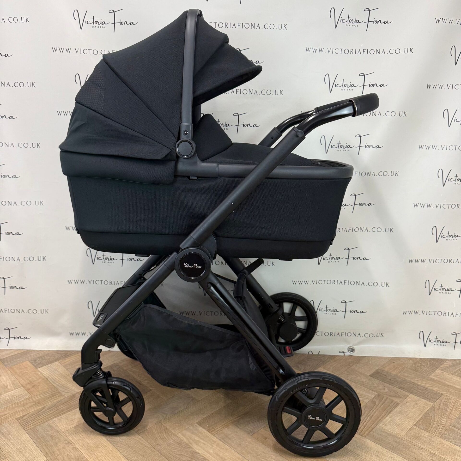 PRELOVED Silver Cross Reef 2 Carrycot & Pushchair - Space Black - Image 2