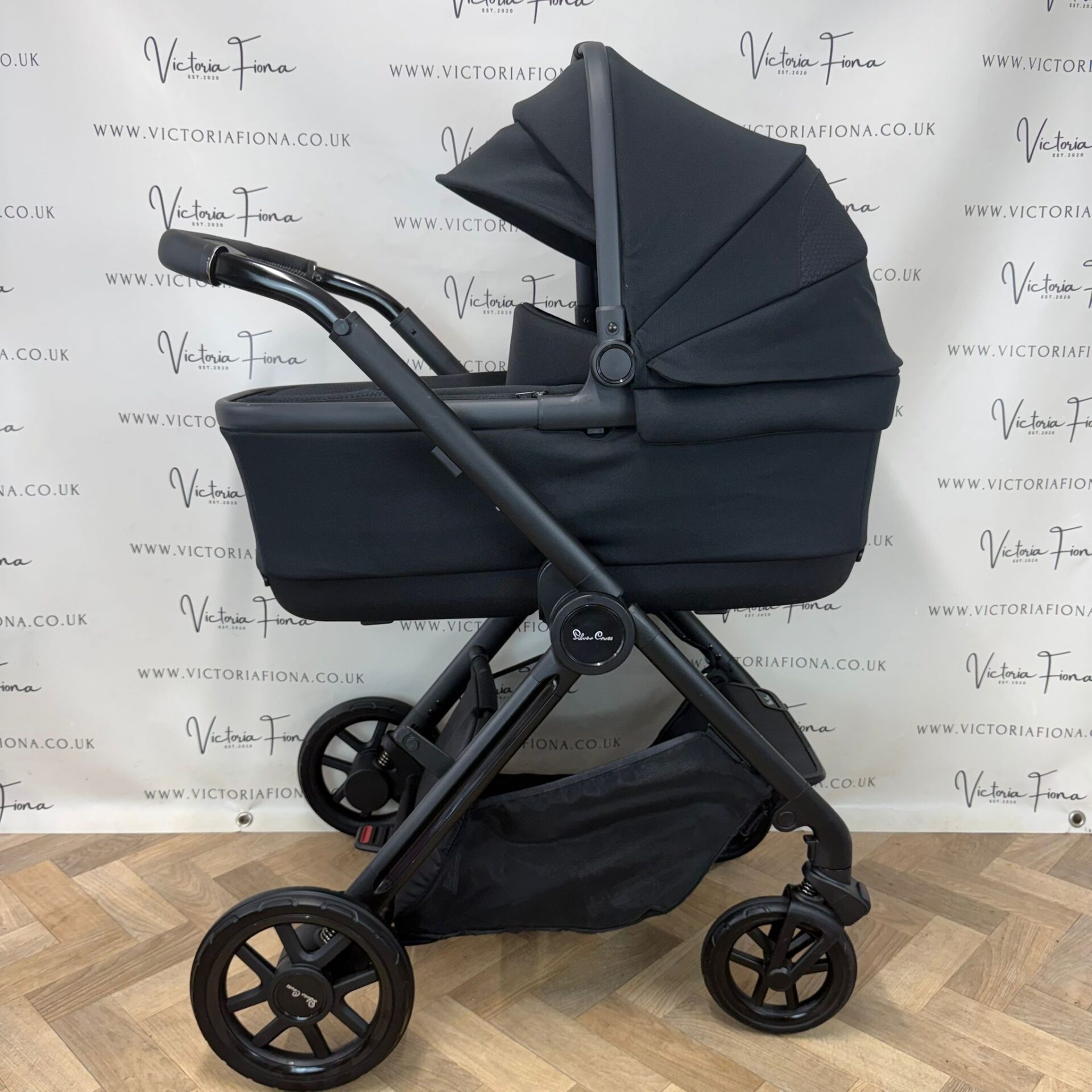 PRELOVED Silver Cross Reef 2 Carrycot & Pushchair - Space Black - Image 4