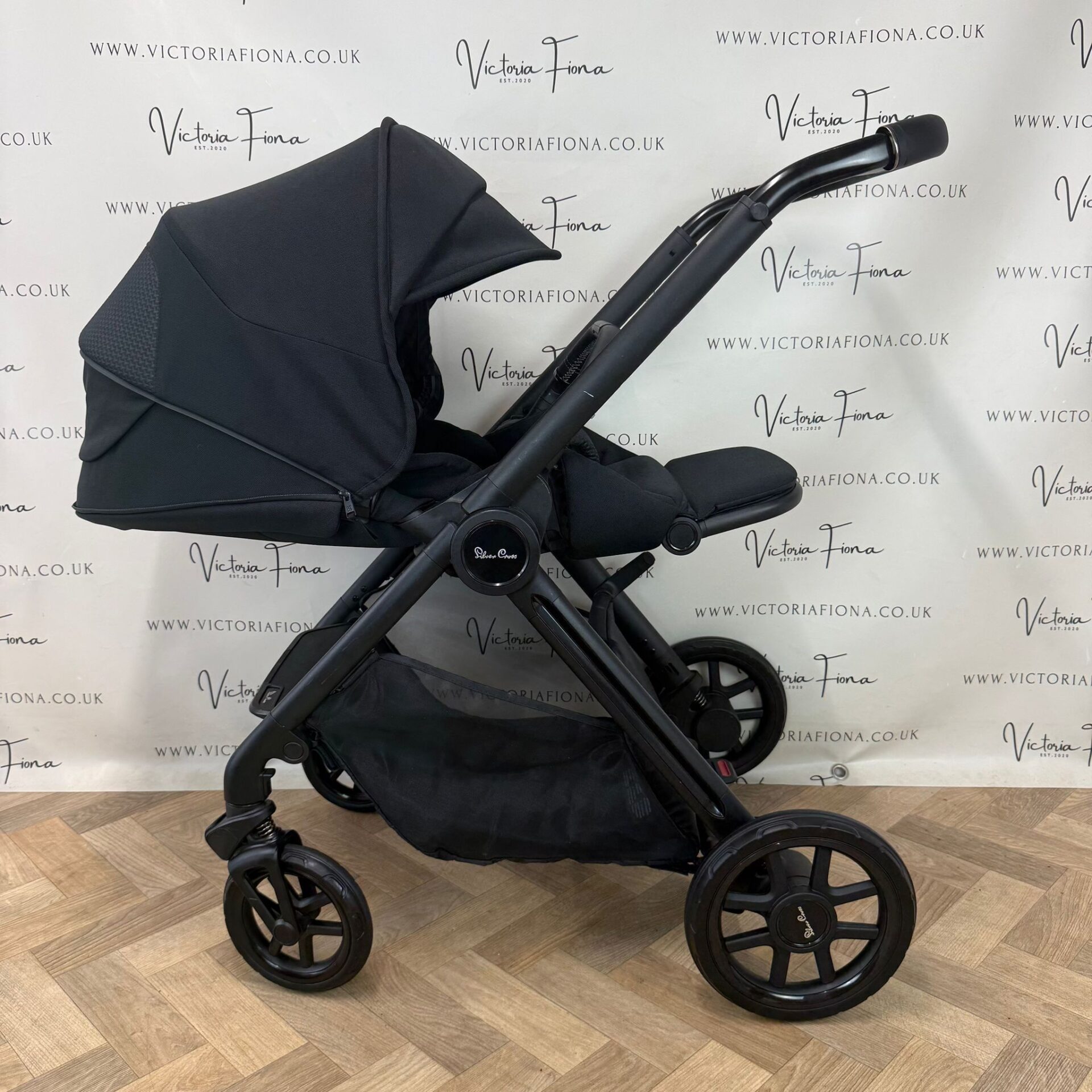 PRELOVED Silver Cross Reef 2 Carrycot & Pushchair - Space Black - Image 7