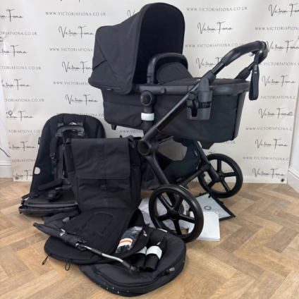PRELOVED Bugaboo Fox 5 Carrycot & Pushchair with accessories - All Black