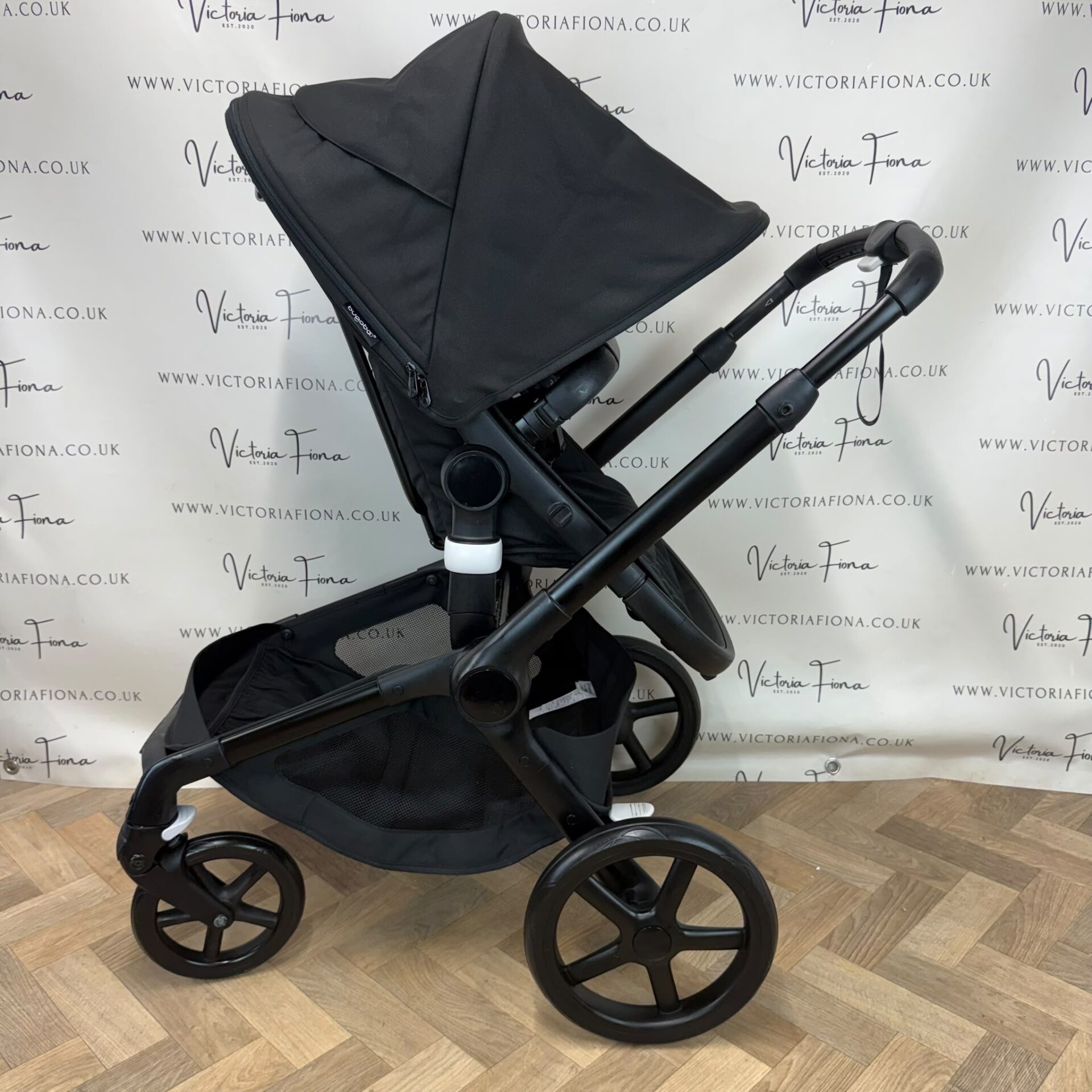 PRELOVED Bugaboo Fox 5 Carrycot & Pushchair with accessories - All Black - Image 5