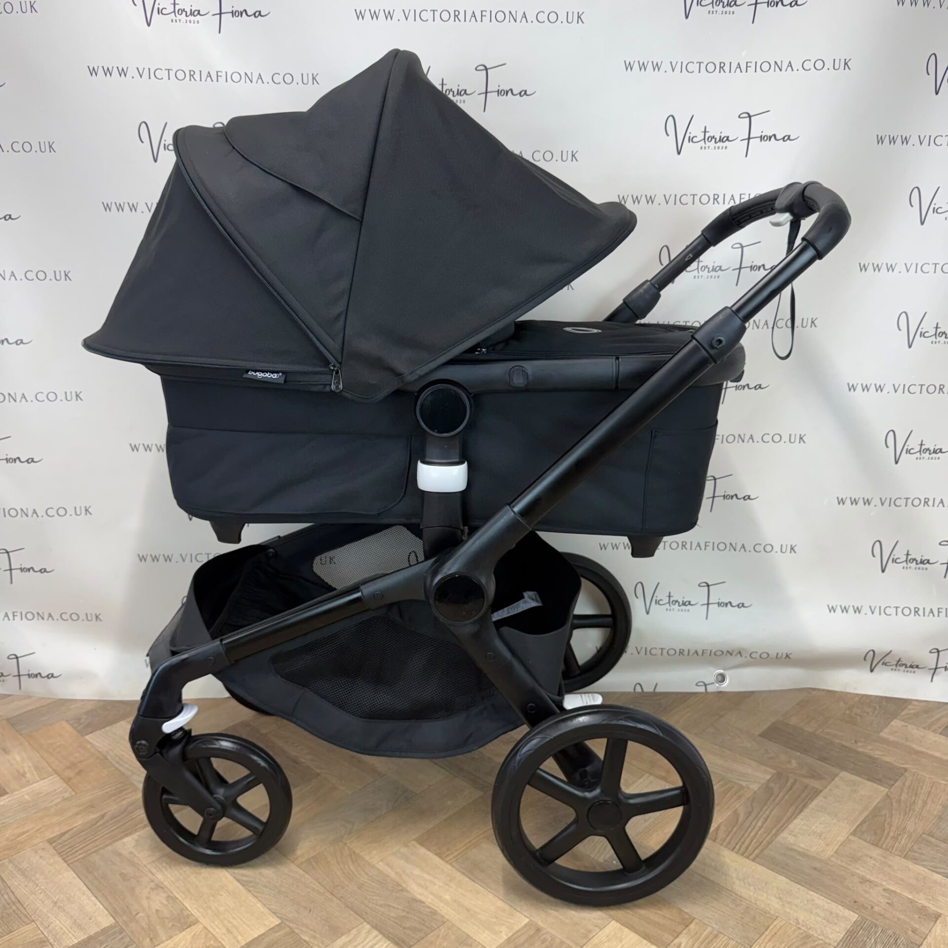 PRELOVED Bugaboo Fox 5 Carrycot & Pushchair with accessories - All Black - Image 3