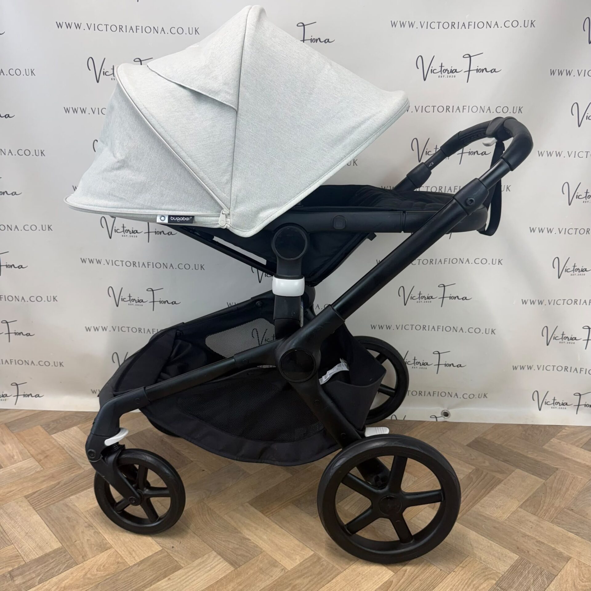 PRELOVED Bugaboo Fox 5 Carrycot & Pushchair with accessories - Misty White & Black - Image 6