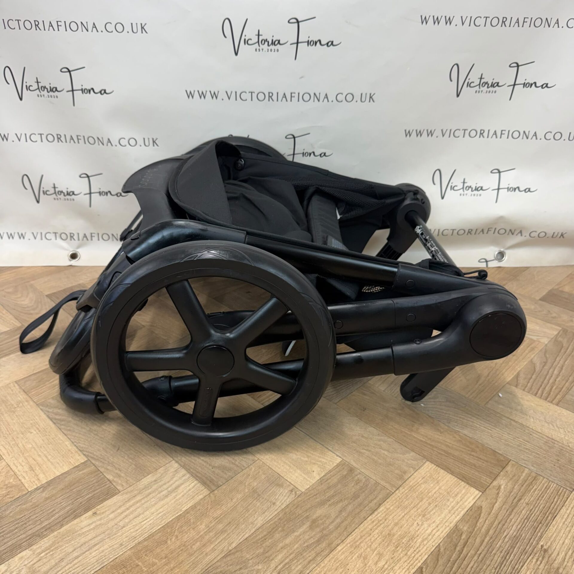 PRELOVED Bugaboo Fox 5 Carrycot & Pushchair with accessories - All Black - Image 7