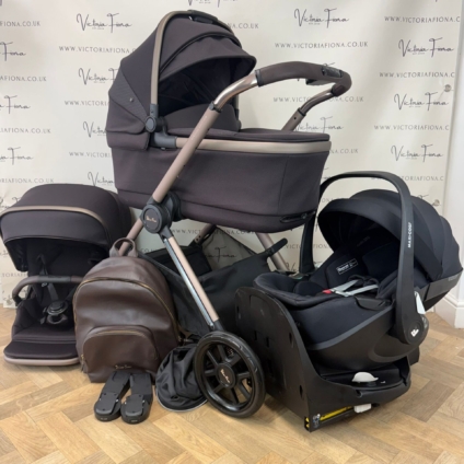 PRELOVED Silver Cross Reef 2 Carrycot & Pushchair - NO Maxi Cosi Pebble 360 Pro & Slide Isofix - Ganache
