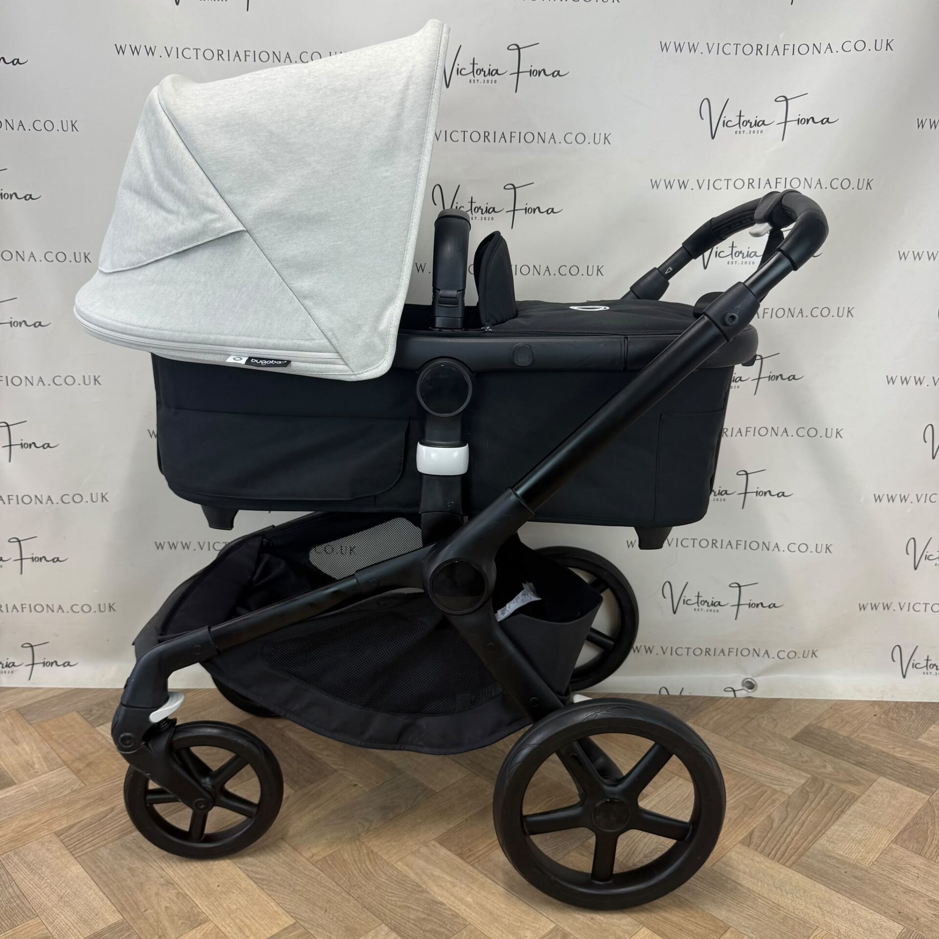 PRELOVED Bugaboo Fox 5 Carrycot & Pushchair with accessories - Misty White & Black - Image 2