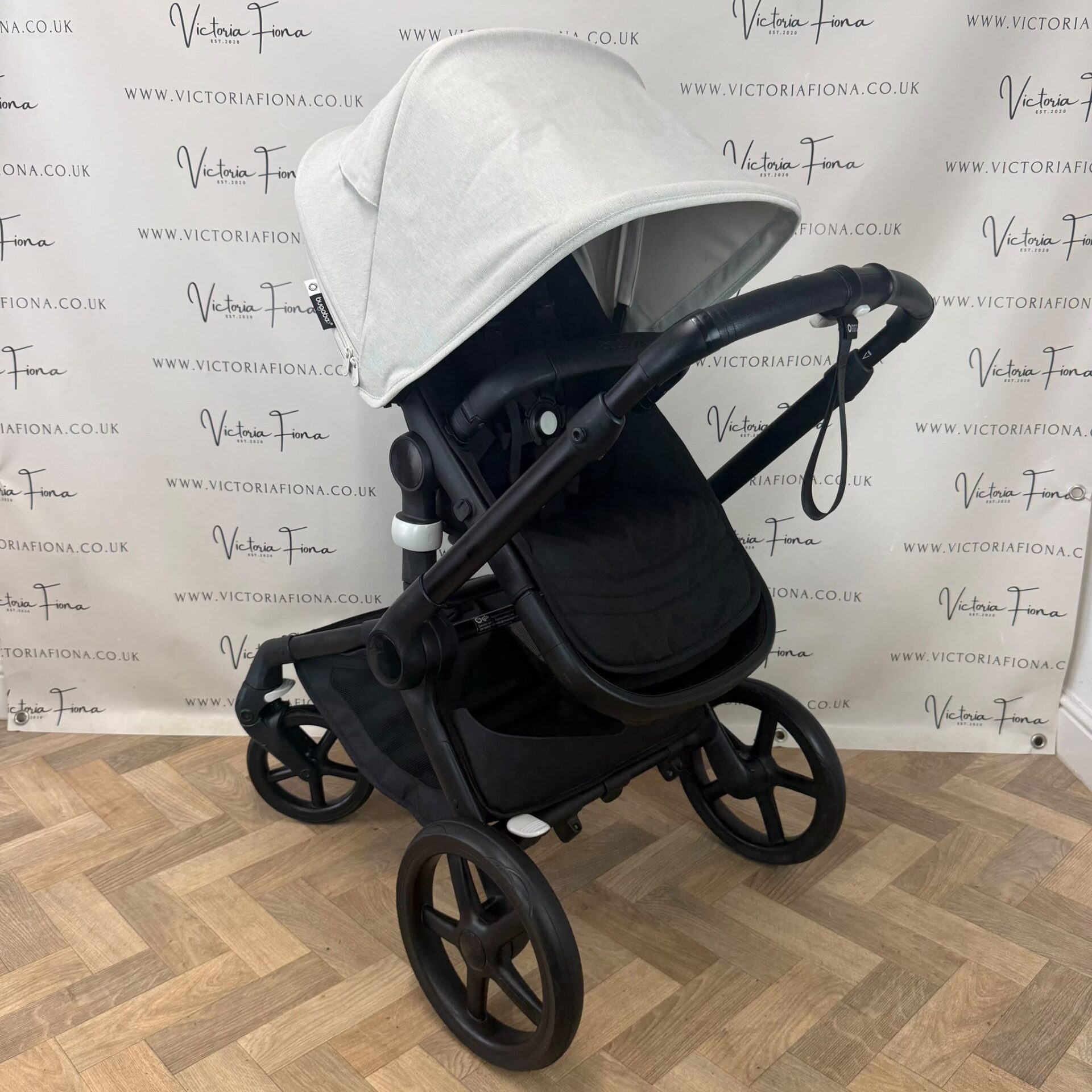 PRELOVED Bugaboo Fox 5 Carrycot & Pushchair with accessories - Misty White & Black - Image 8
