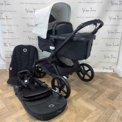 PRELOVED Bugaboo Fox 5 Carrycot & Pushchair with accessories - Misty White & Black