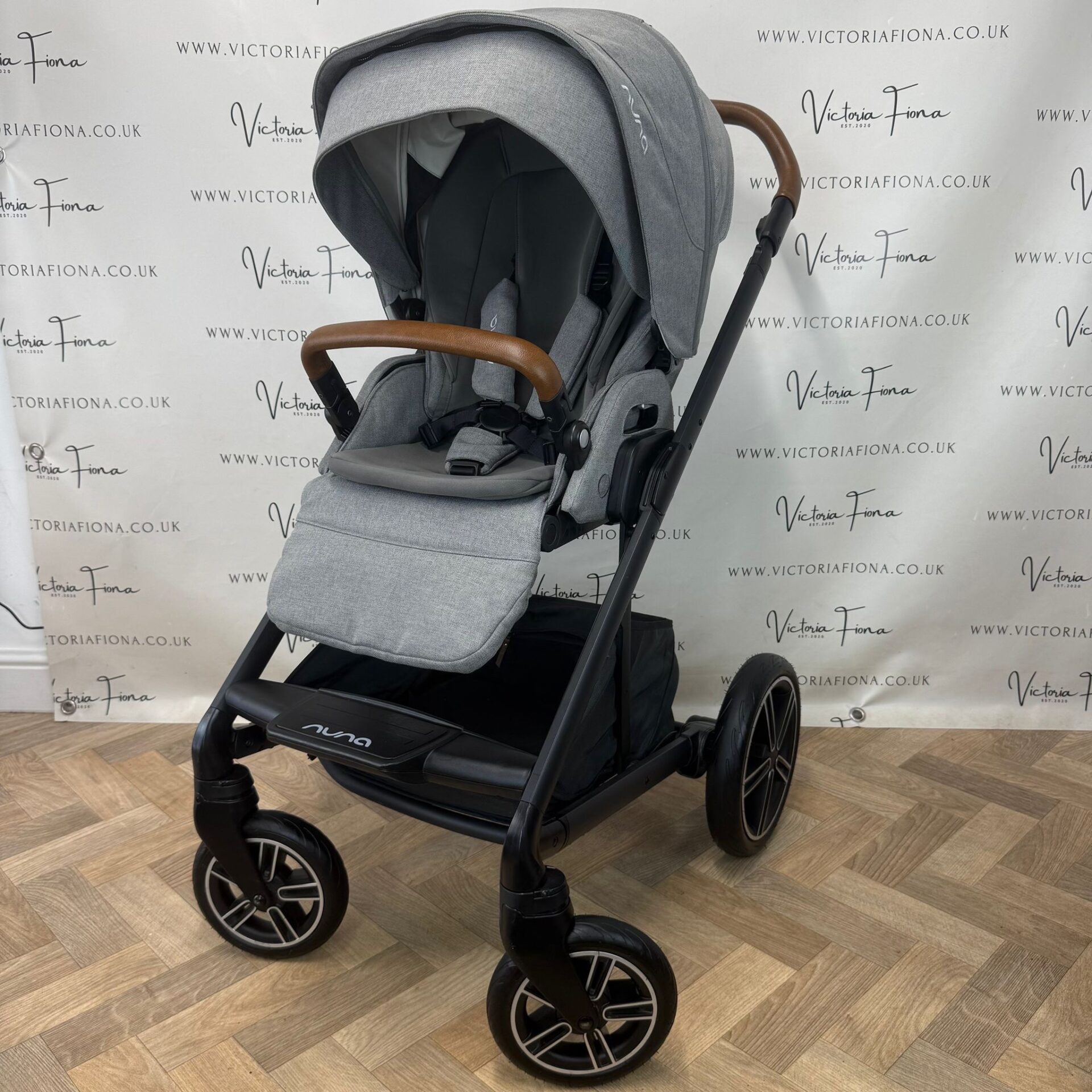 PRELOVED Nuna Mixx Next Carrycot & Pushchair with Car Seat & Isofix - Granite Grey - Image 7
