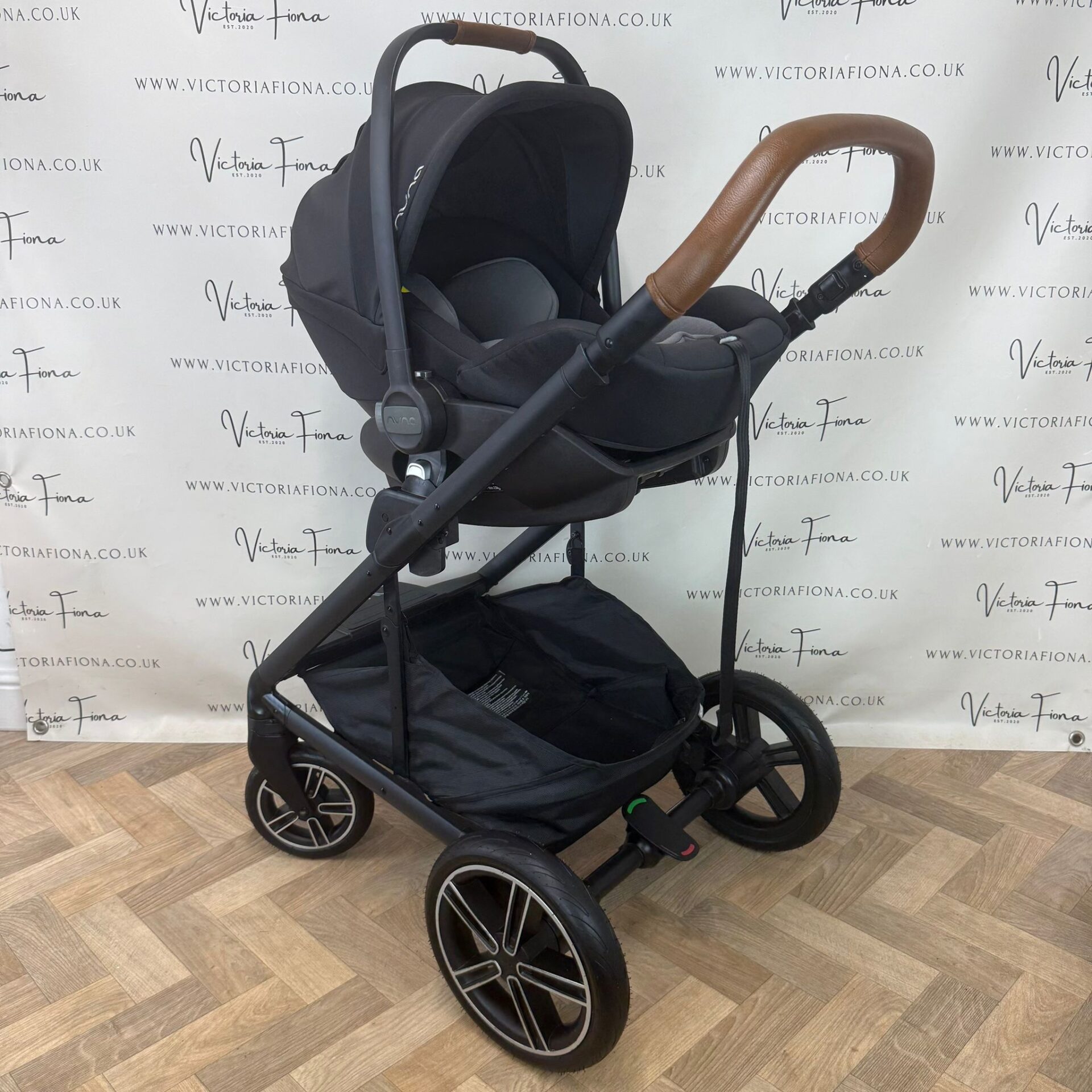PRELOVED Nuna Mixx Next Carrycot & Pushchair with Car Seat & Isofix - Granite Grey - Image 9
