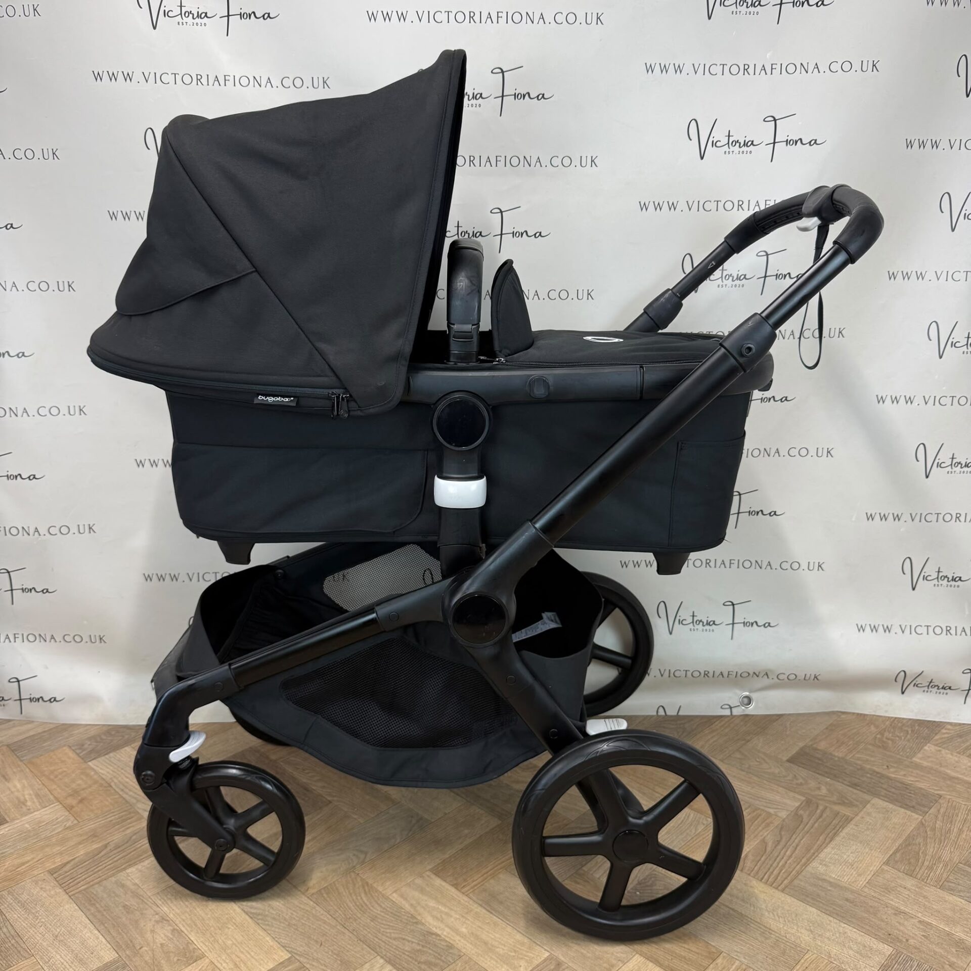 PRELOVED Bugaboo Fox 5 Carrycot & Pushchair with accessories - All Black - Image 2