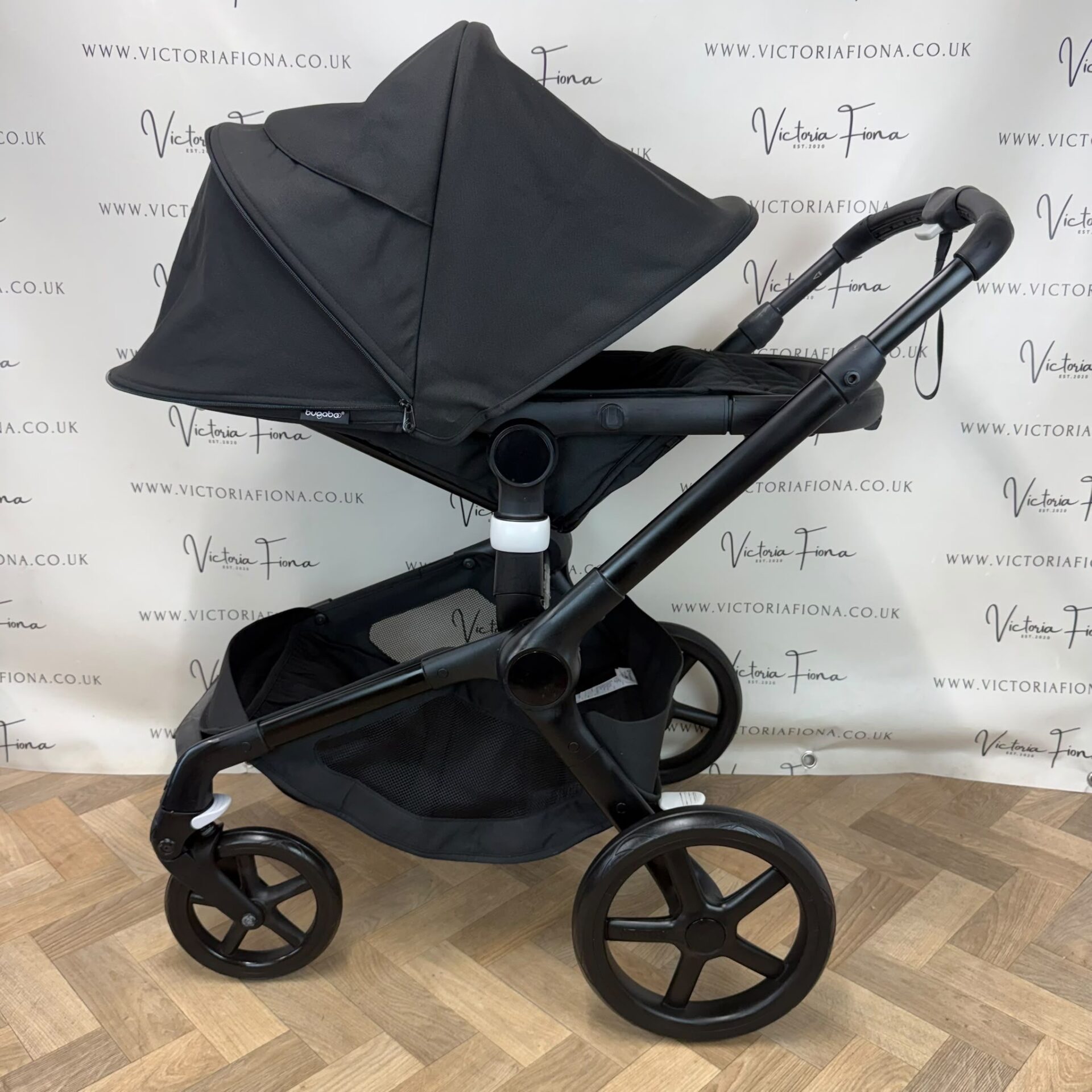 PRELOVED Bugaboo Fox 5 Carrycot & Pushchair with accessories - All Black - Image 6
