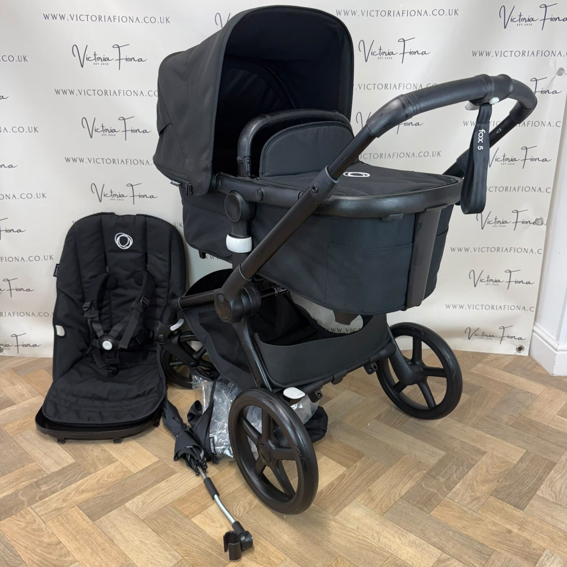 PRELOVED Bugaboo Fox 5 Carrycot & Pushchair with accessories - All Black