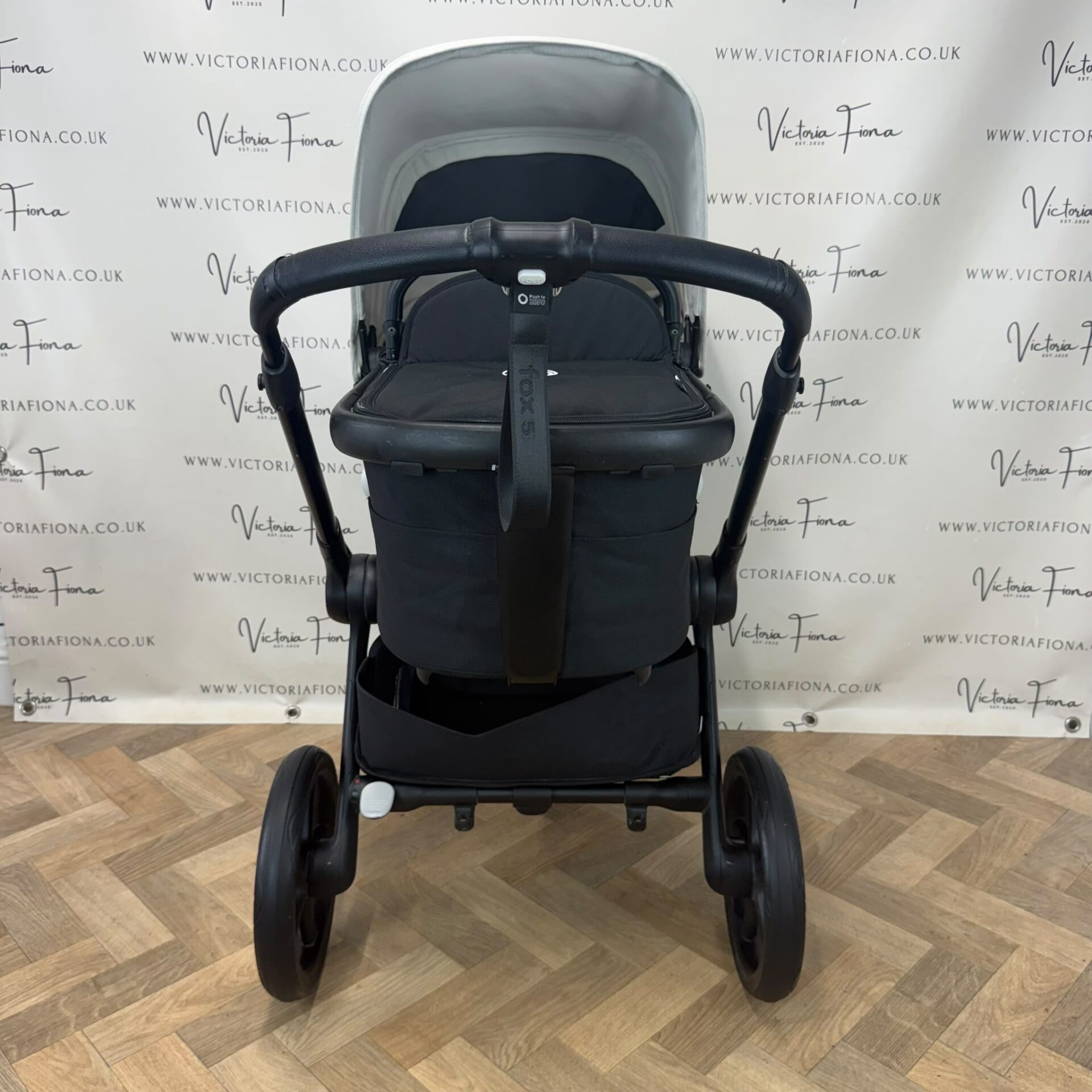 PRELOVED Bugaboo Fox 5 Carrycot & Pushchair with accessories - Misty White & Black - Image 3