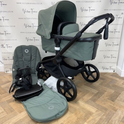 PRELOVED Bugaboo Fox 5 Carrycot & Pushchair with accessories - Forest Green