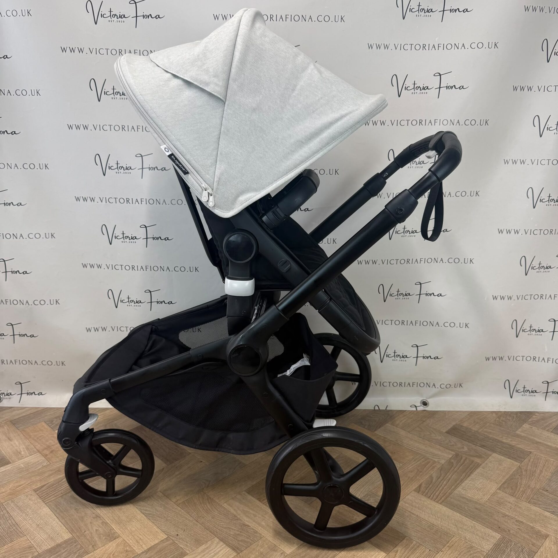 PRELOVED Bugaboo Fox 5 Carrycot & Pushchair with accessories - Misty White & Black - Image 7