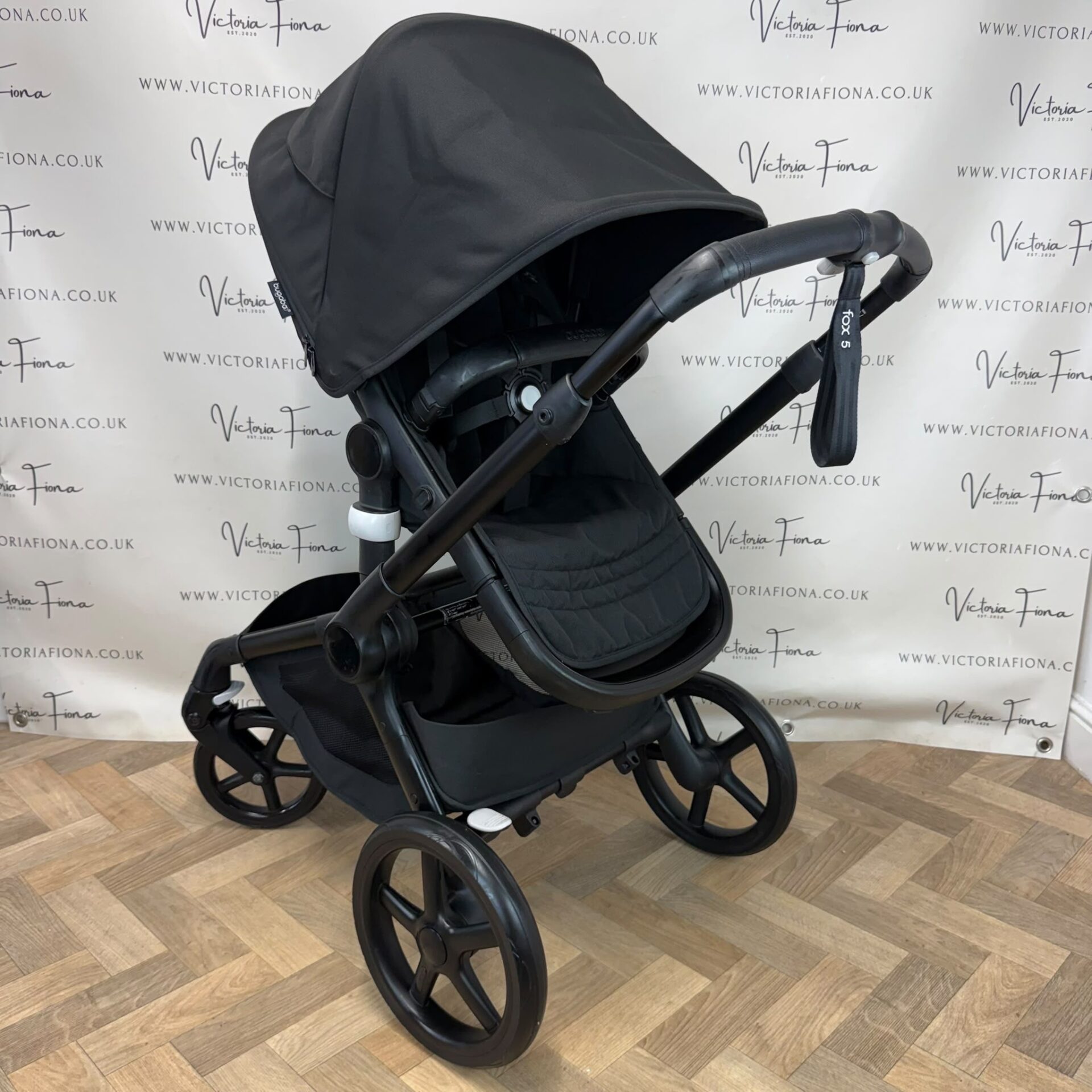 PRELOVED Bugaboo Fox 5 Carrycot & Pushchair with accessories - All Black - Image 4
