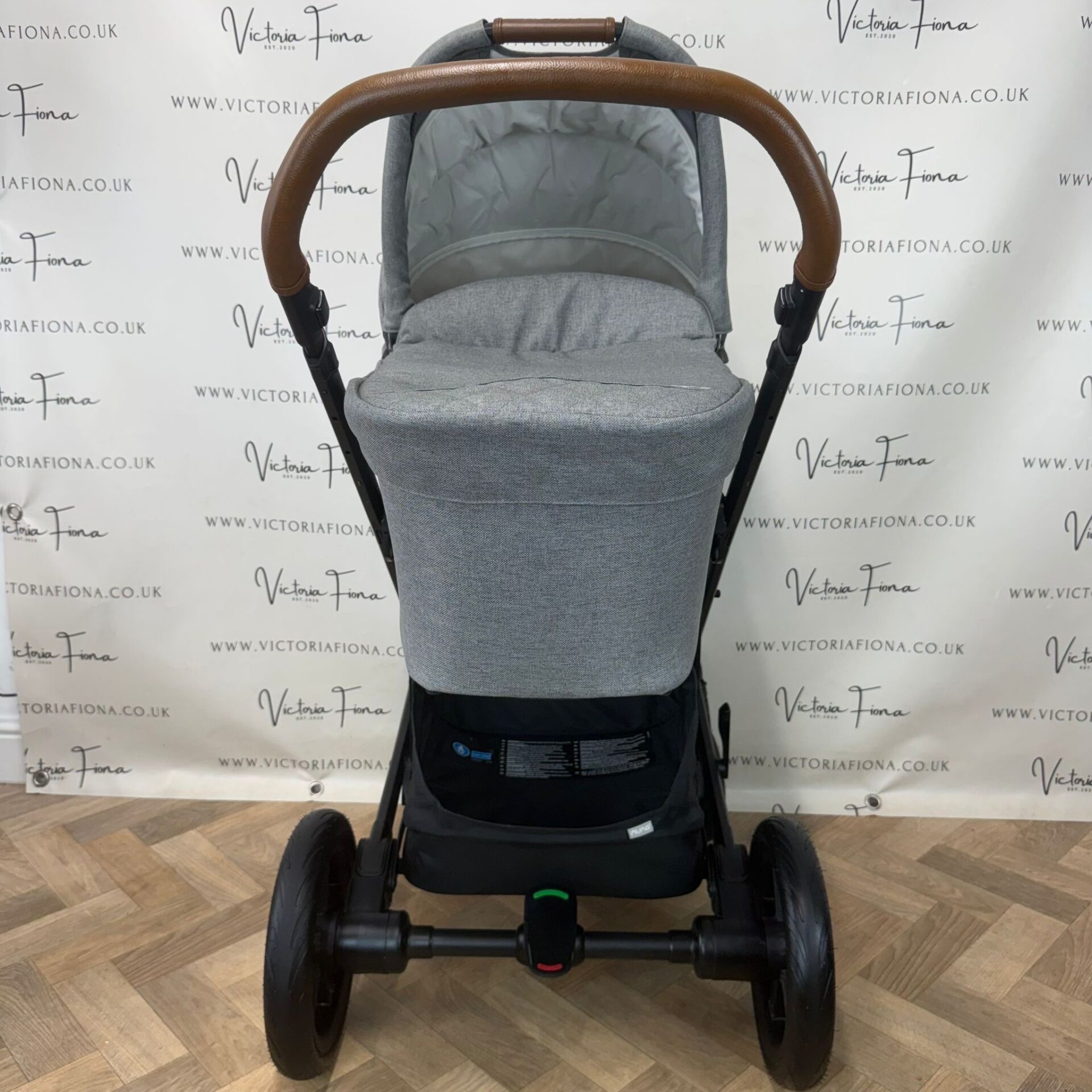 PRELOVED Nuna Mixx Next Carrycot & Pushchair with Car Seat & Isofix - Granite Grey - Image 3