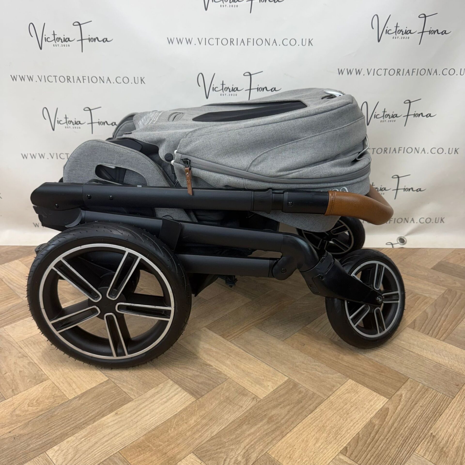 PRELOVED Nuna Mixx Next Carrycot & Pushchair with Car Seat & Isofix - Granite Grey - Image 10