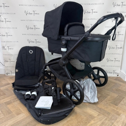 PRELOVED Bugaboo Fox 5 Carrycot & Pushchair with accessories - All Black