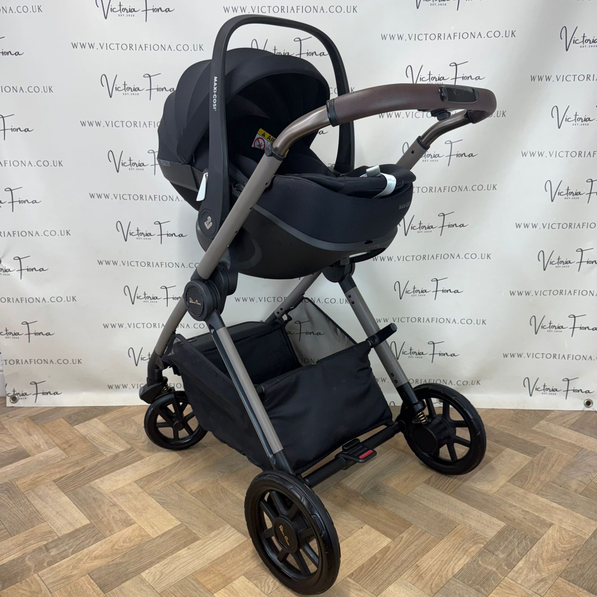 PRELOVED Silver Cross Reef Carrycot & Pushchair with Pebble 360 Car Seat & Isofix - Earth - Image 9