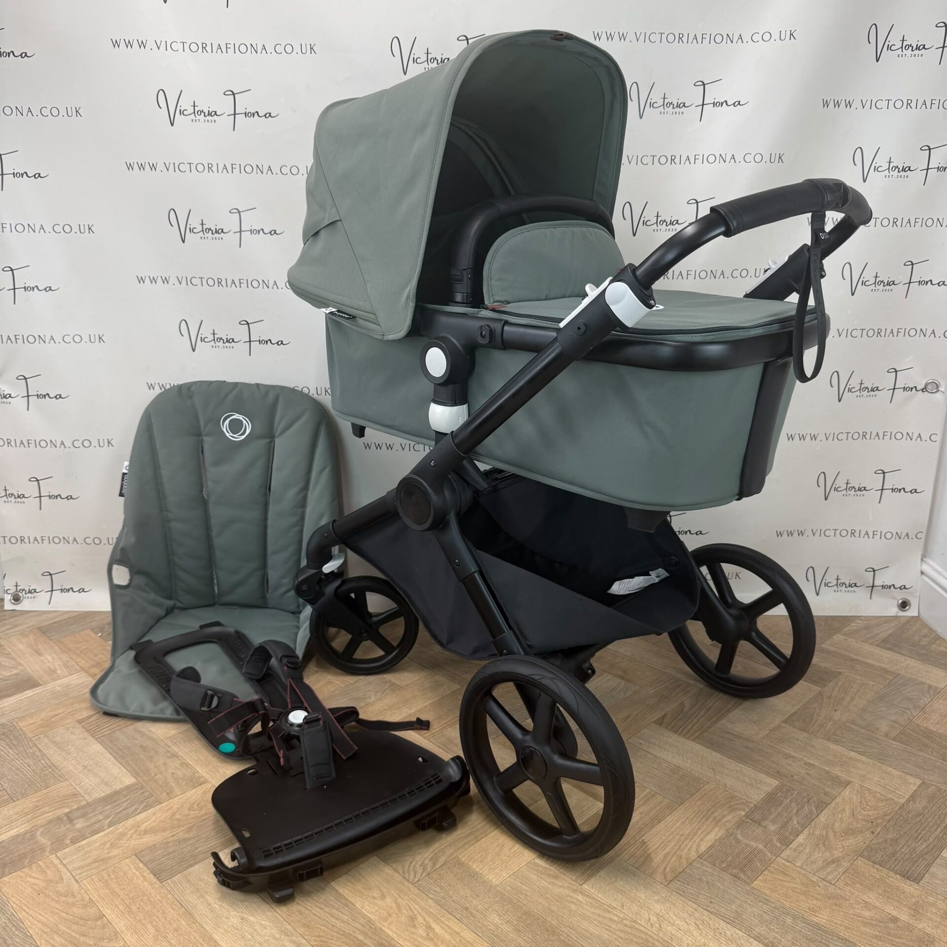 PRELOVED Bugaboo Fox Cub Carrycot & Pushchair - Forest Green π³