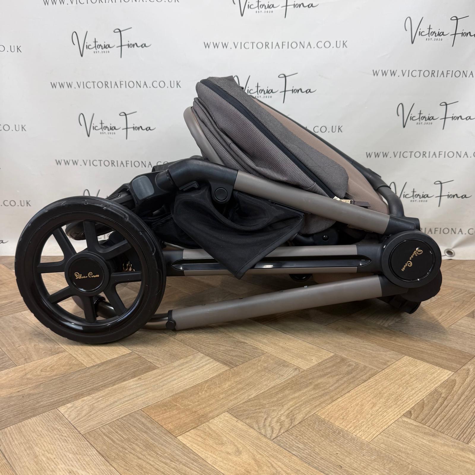 PRELOVED Silver Cross Reef Carrycot & Pushchair with Pebble 360 Car Seat & Isofix - Earth - Image 11