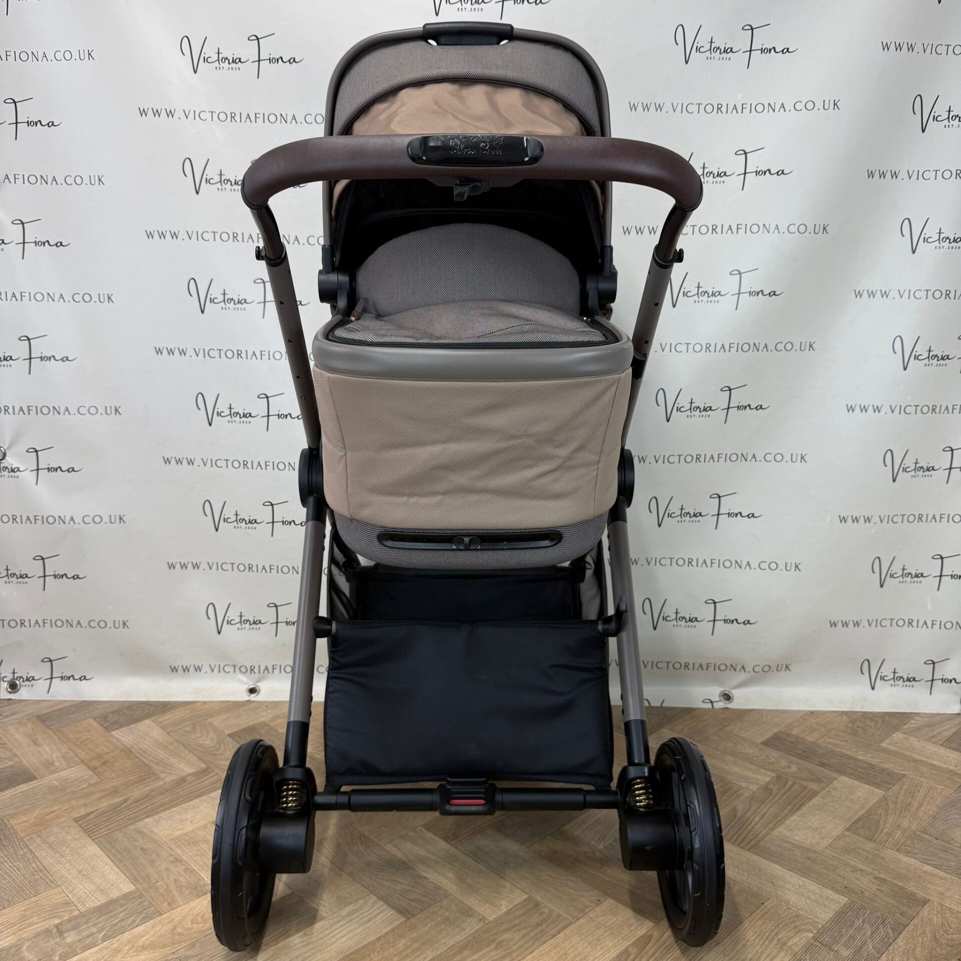 PRELOVED Silver Cross Reef Carrycot & Pushchair with Pebble 360 Car Seat & Isofix - Earth - Image 3