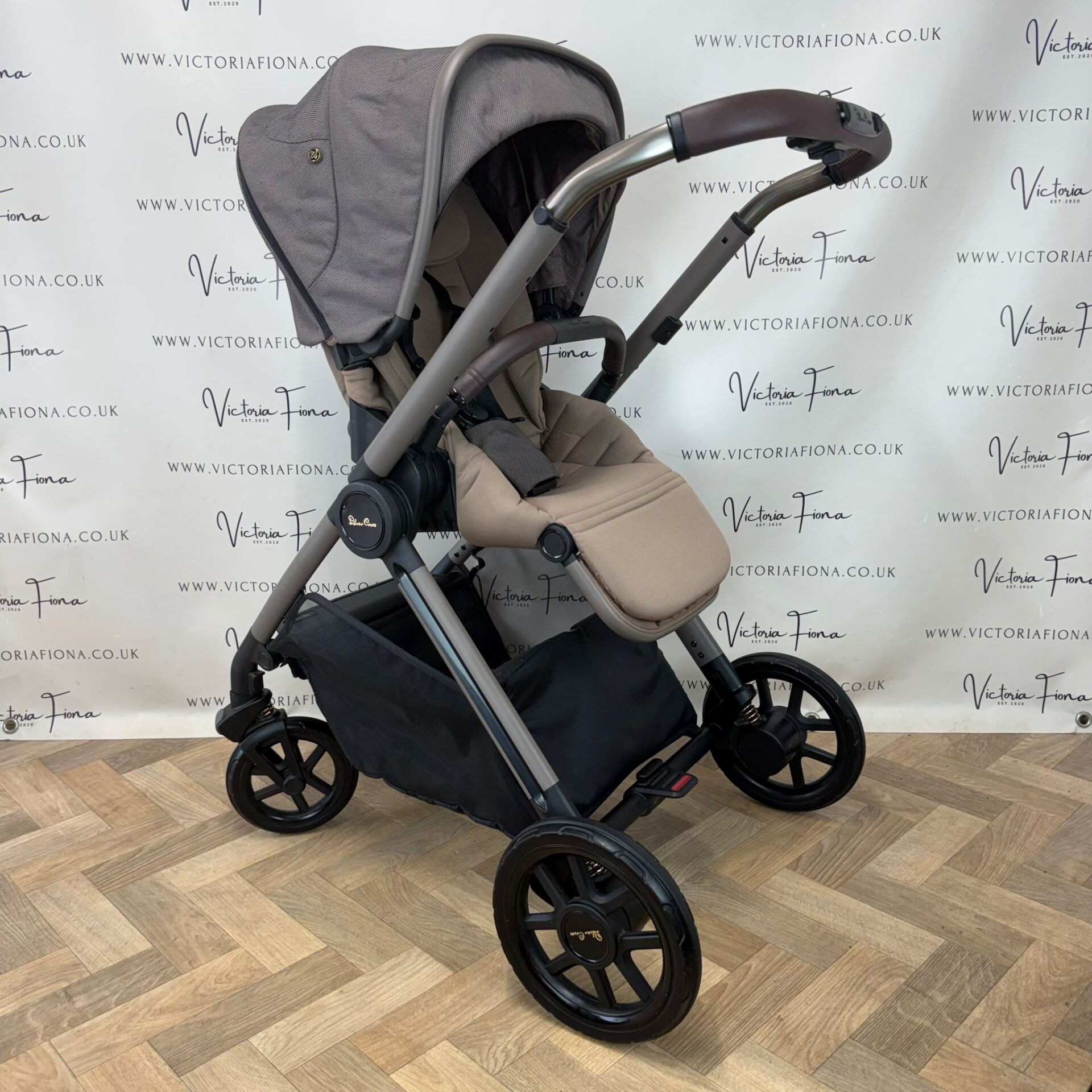 PRELOVED Silver Cross Reef Carrycot & Pushchair with Pebble 360 Car Seat & Isofix - Earth - Image 5