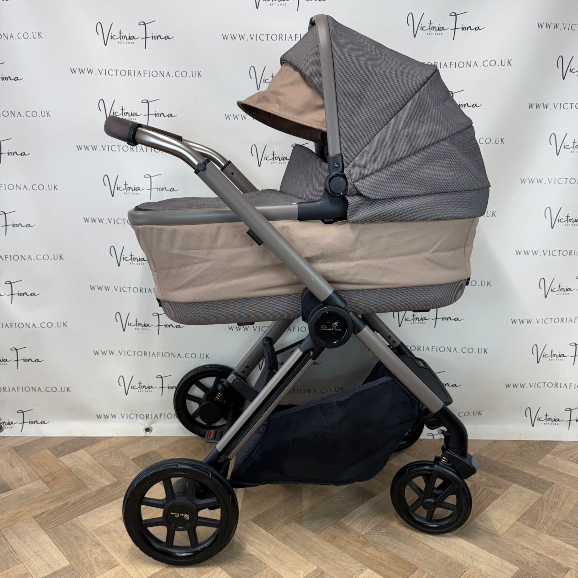PRELOVED Silver Cross Reef Carrycot & Pushchair with Pebble 360 Car Seat & Isofix - Earth - Image 2