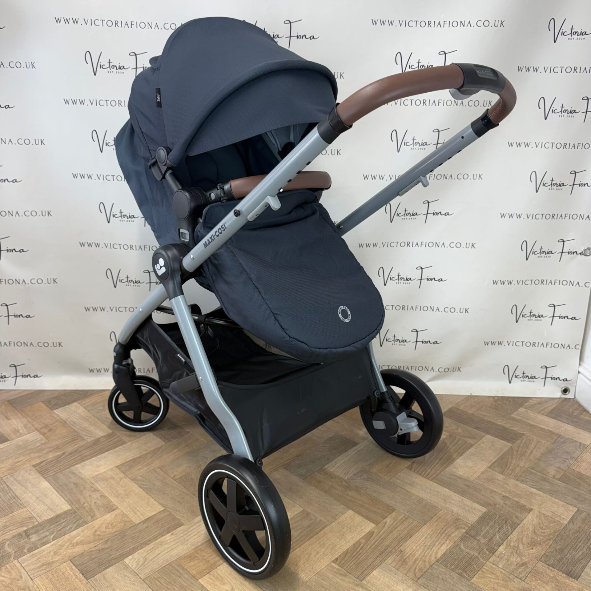 NEW Maxi Cosi Zelia 2 2-in-1 Carrycot & Pushchair - Graphite - Image 2