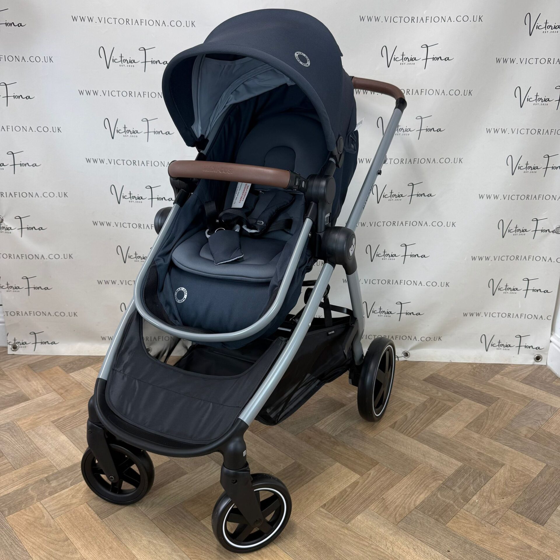 NEW Maxi Cosi Zelia 2 2-in-1 Carrycot & Pushchair - Graphite - Image 4