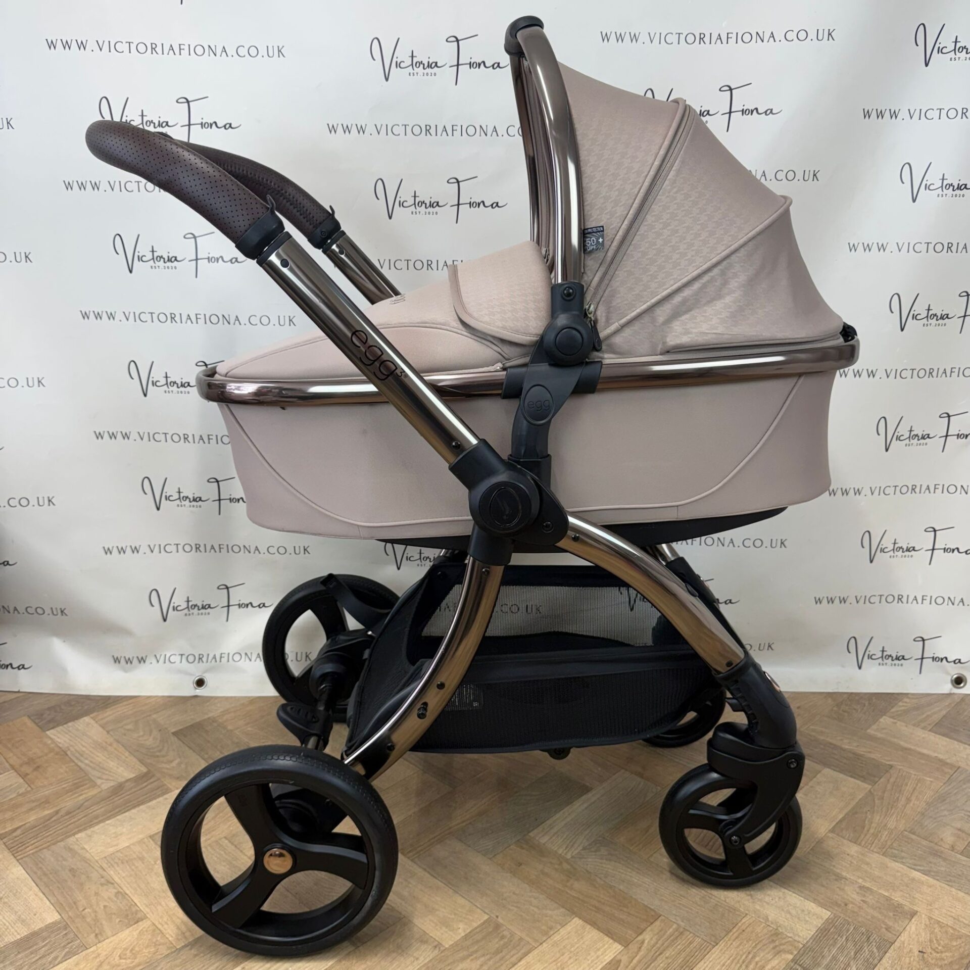 PRELOVED Egg 3 Pushchair & Carrycot - Houndstooth Almond - Image 3