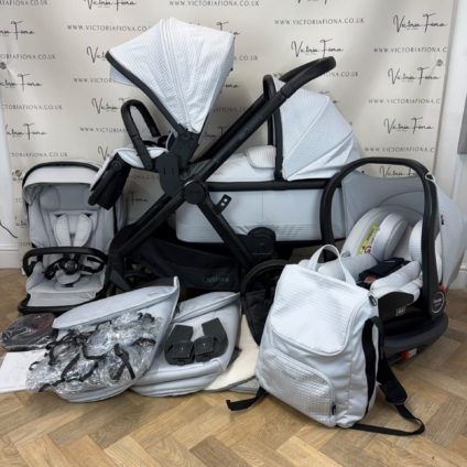 PRELOVED Babystyle Oyster 4 Double Pushchair & Carrycot with Car Seat & Isofix - Jubilee White