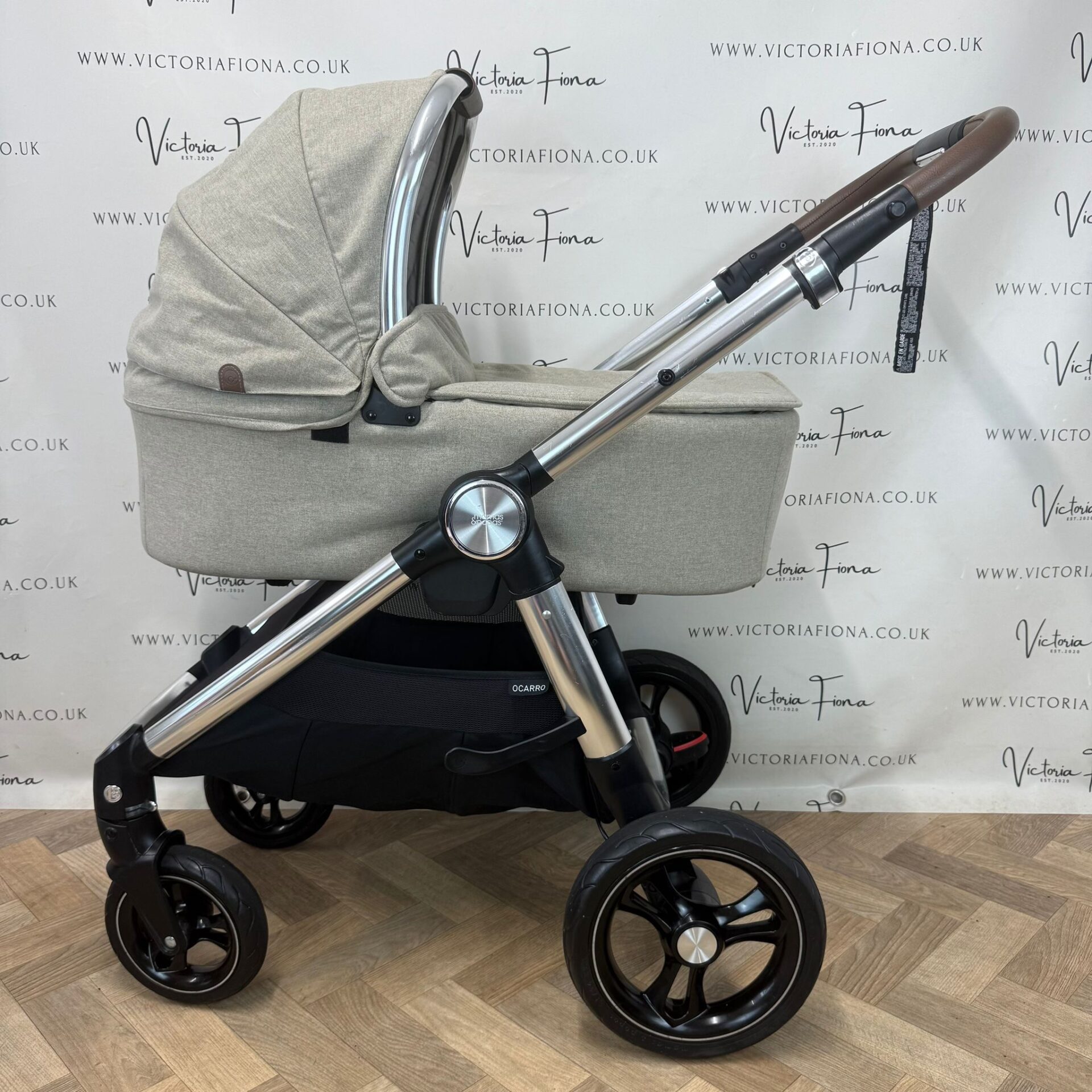 PRELOVED Mamas And Papas Ocarro Pushchair & Carrycot with Cybex Cloud T and 360 Spin Isofix - Cashmere - Image 2