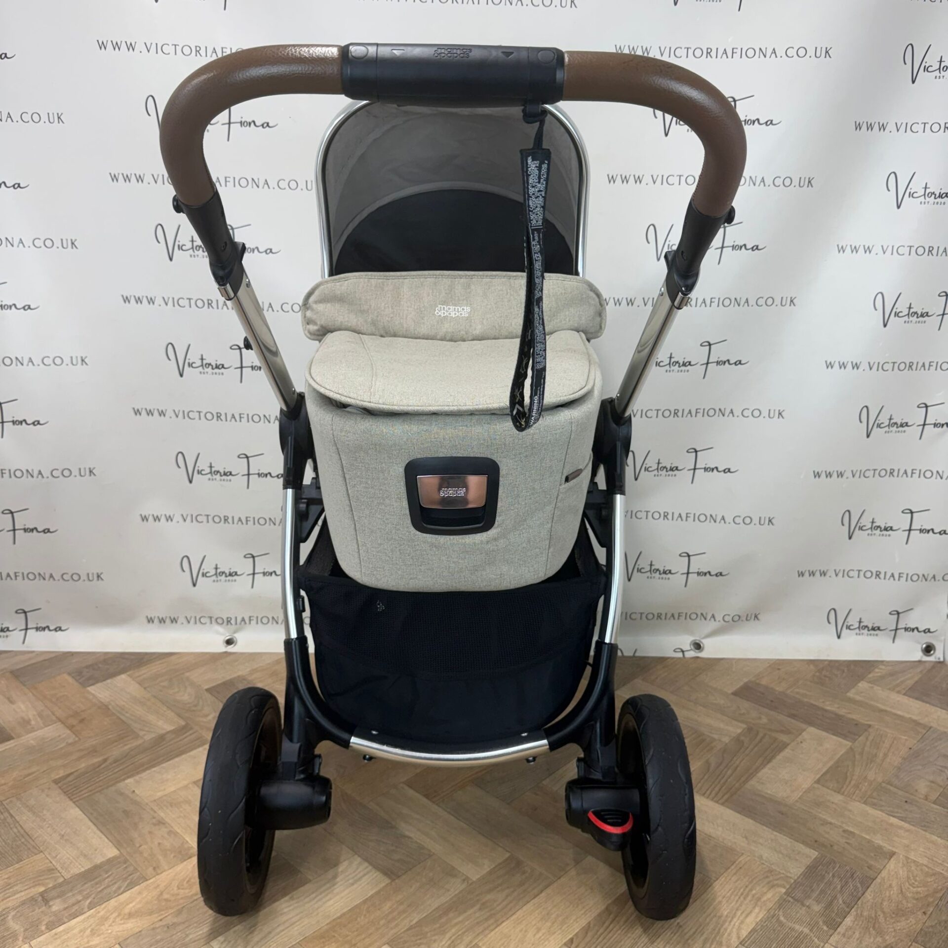 PRELOVED Mamas And Papas Ocarro Pushchair & Carrycot with Cybex Cloud T and 360 Spin Isofix - Cashmere - Image 3