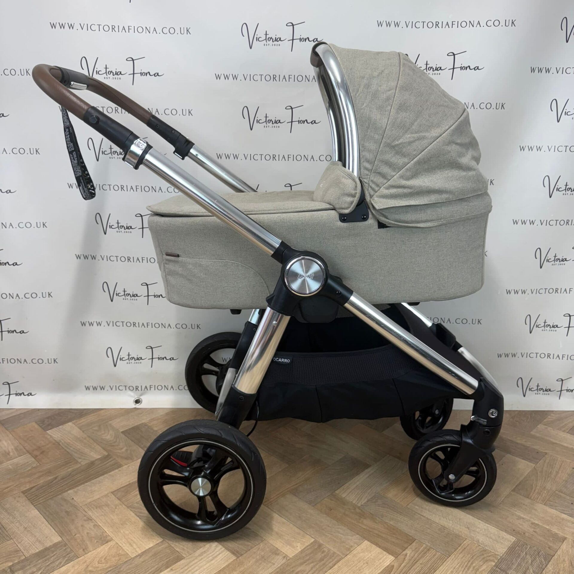 PRELOVED Mamas And Papas Ocarro Pushchair & Carrycot with Cybex Cloud T and 360 Spin Isofix - Cashmere - Image 4