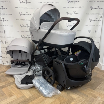 PRELOVED Venicci Claro 2 Carrycot, Pushchair & 360 Spin Car Seat and Isofix - Vanilla