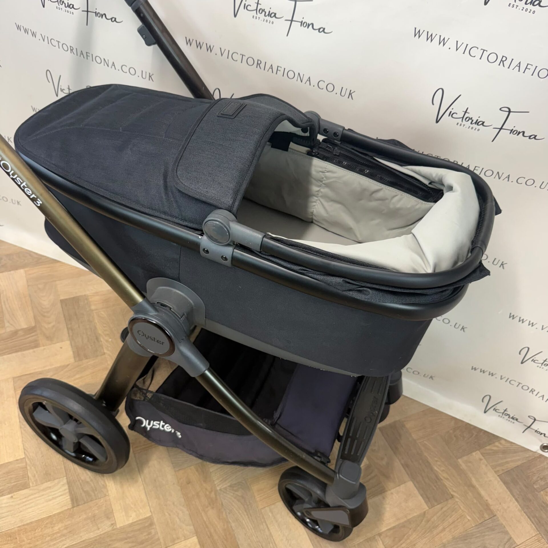 PRELOVED Babystyle Oyster 3 Pushchair & Carrycot - Noir Black π€ - Image 3