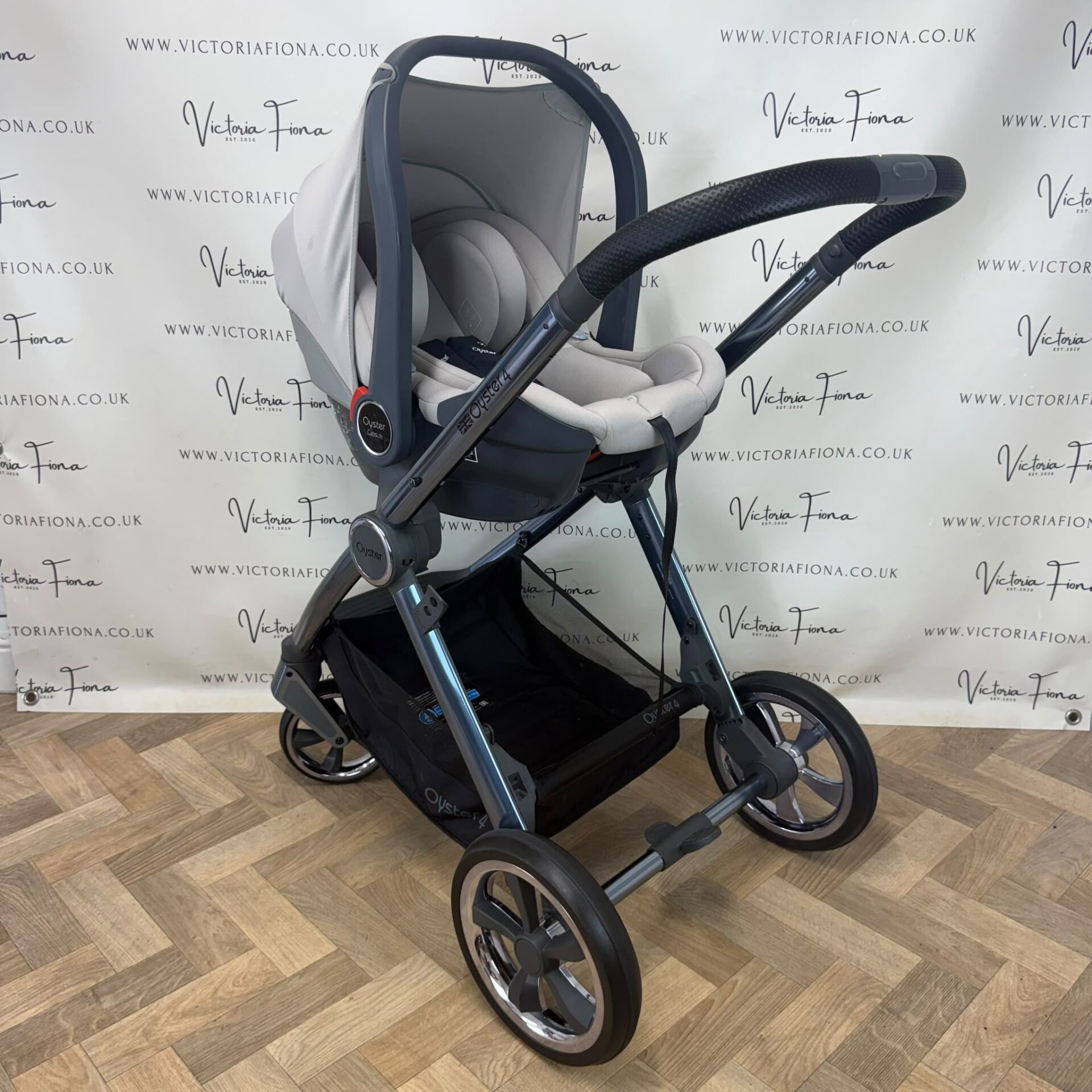 PRELOVED Babystyle Oyster 4 Pushchair & Carrycot - Stone - Image 9