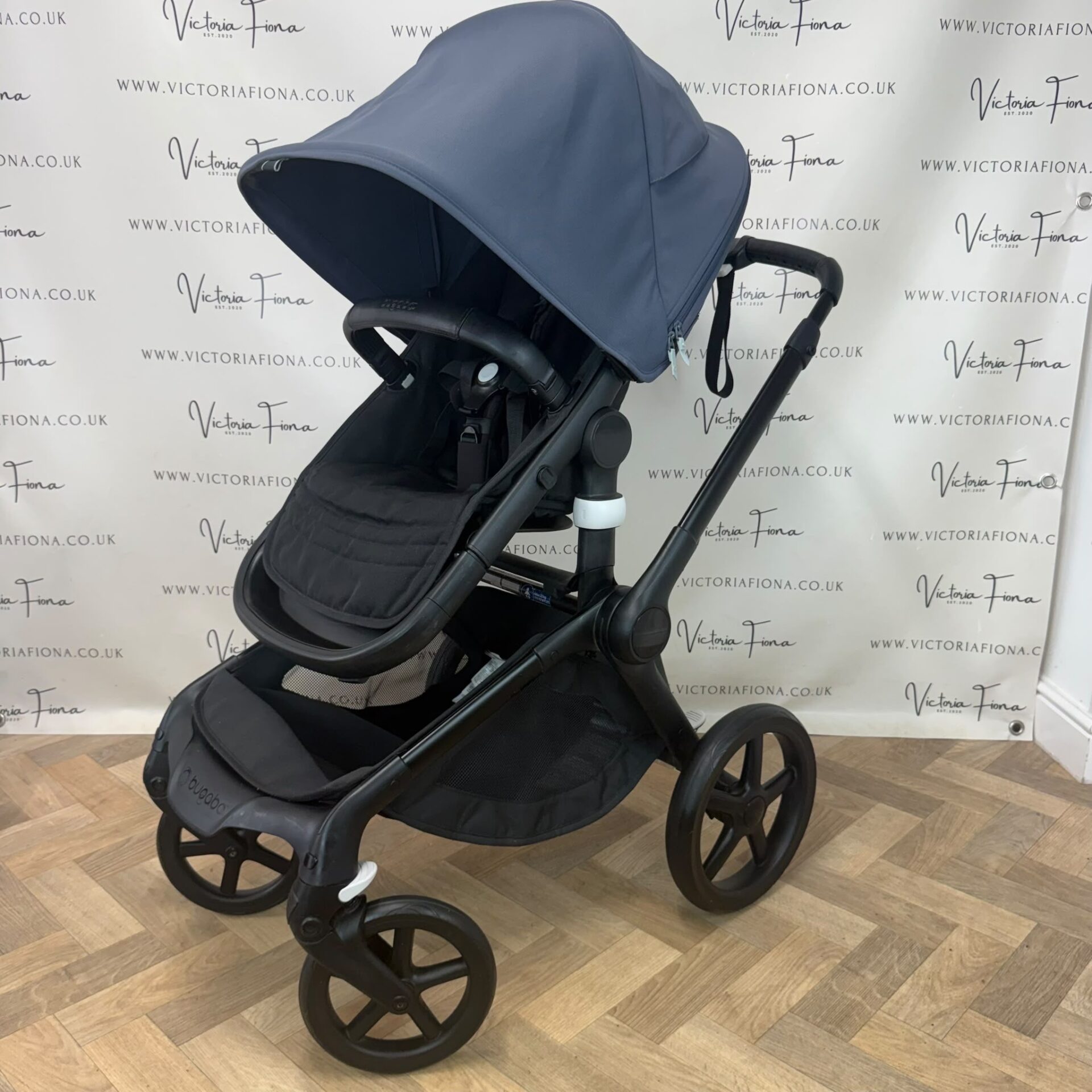 PRELOVED Bugaboo Fox 5 Carrycot & Pushchair with accessories - Stormy Blue & Black - Image 9