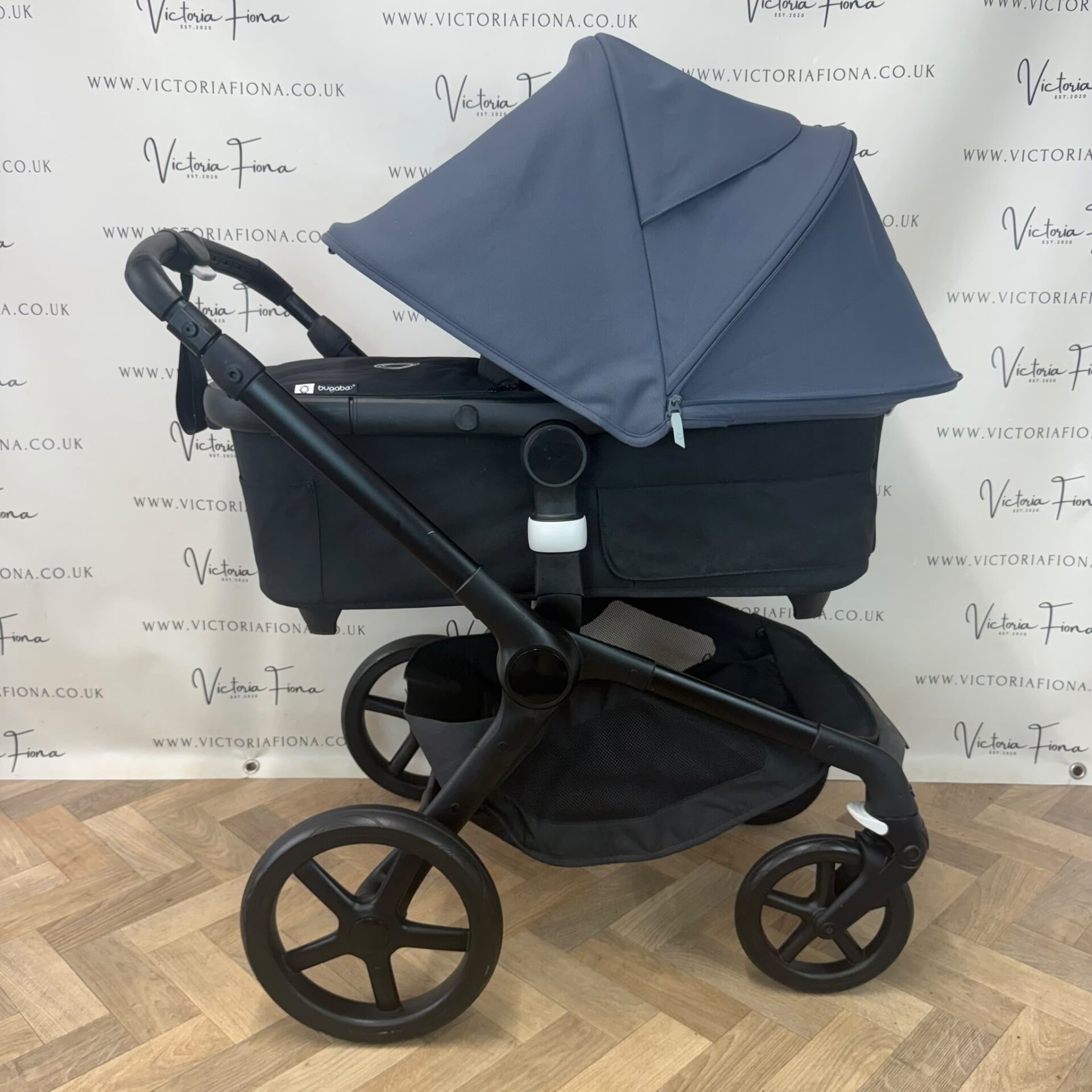 PRELOVED Bugaboo Fox 5 Carrycot & Pushchair with accessories - Stormy Blue & Black - Image 3