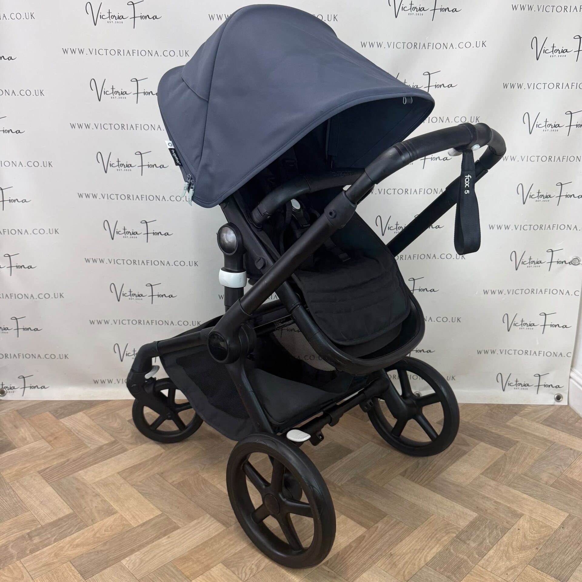 PRELOVED Bugaboo Fox 5 Carrycot & Pushchair with accessories - Stormy Blue & Black - Image 7