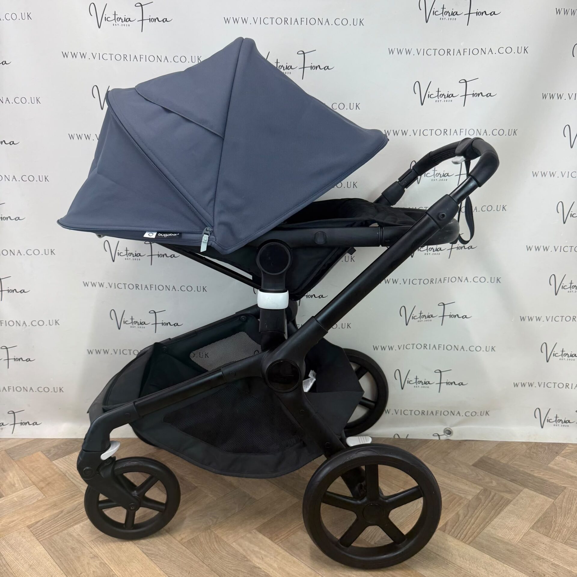 PRELOVED Bugaboo Fox 5 Carrycot & Pushchair with accessories - Stormy Blue & Black - Image 8