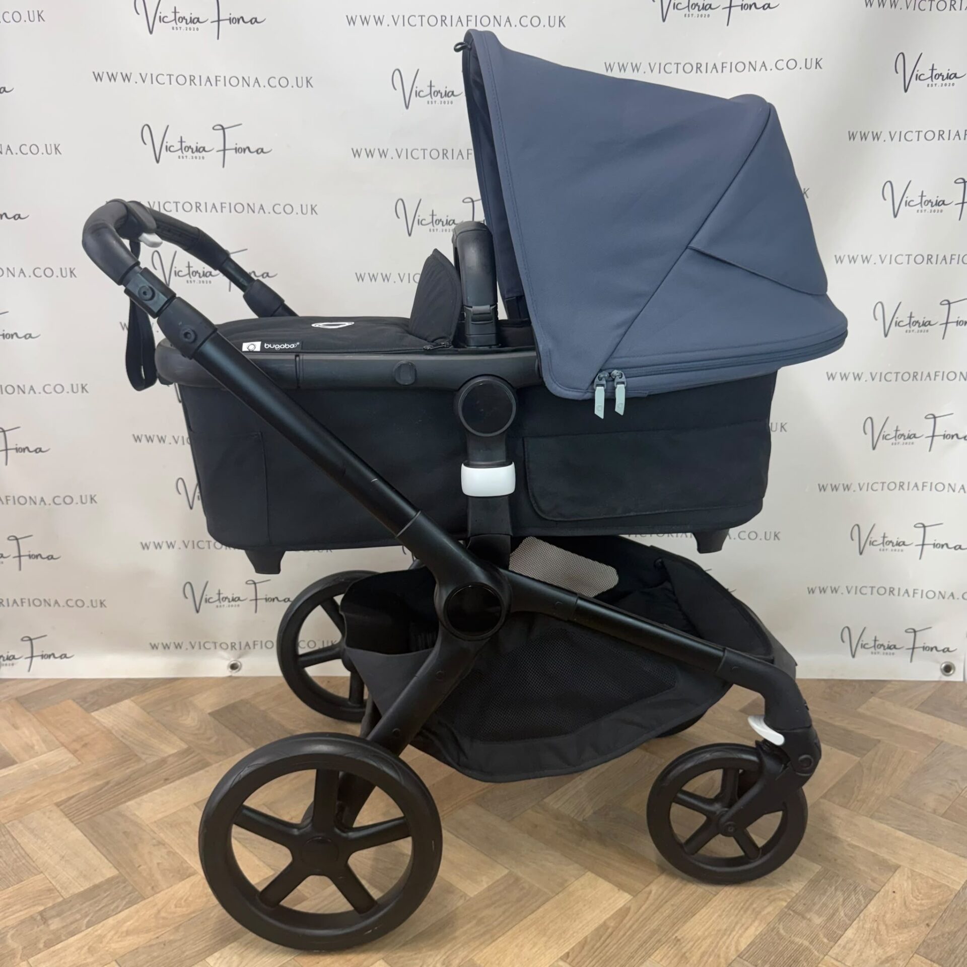 PRELOVED Bugaboo Fox 5 Carrycot & Pushchair with accessories - Stormy Blue & Black - Image 2