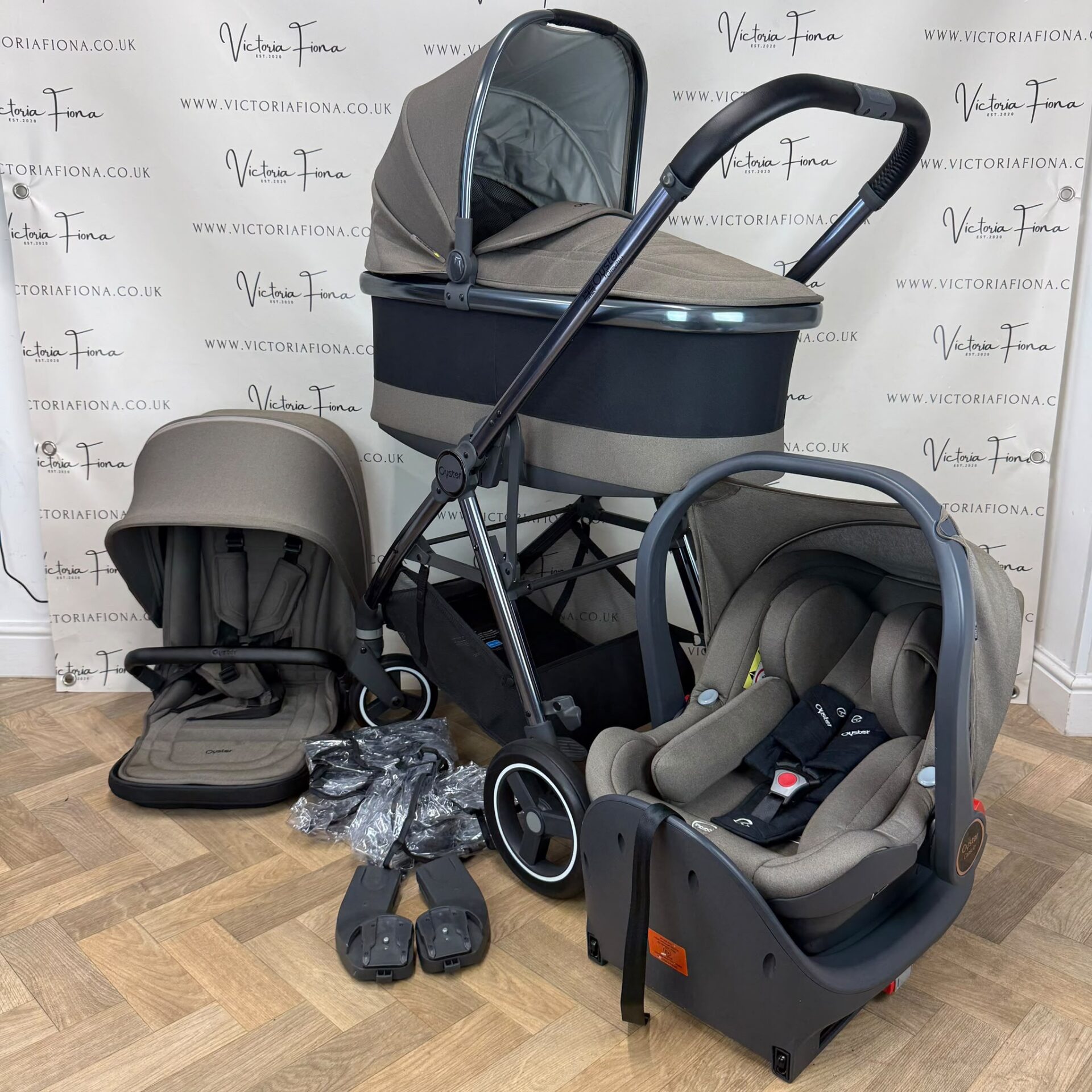 PRELOVED Babystyle Oyster Gravity+ Carrycot & Pushchair with Car Seat & Isofix - Mink